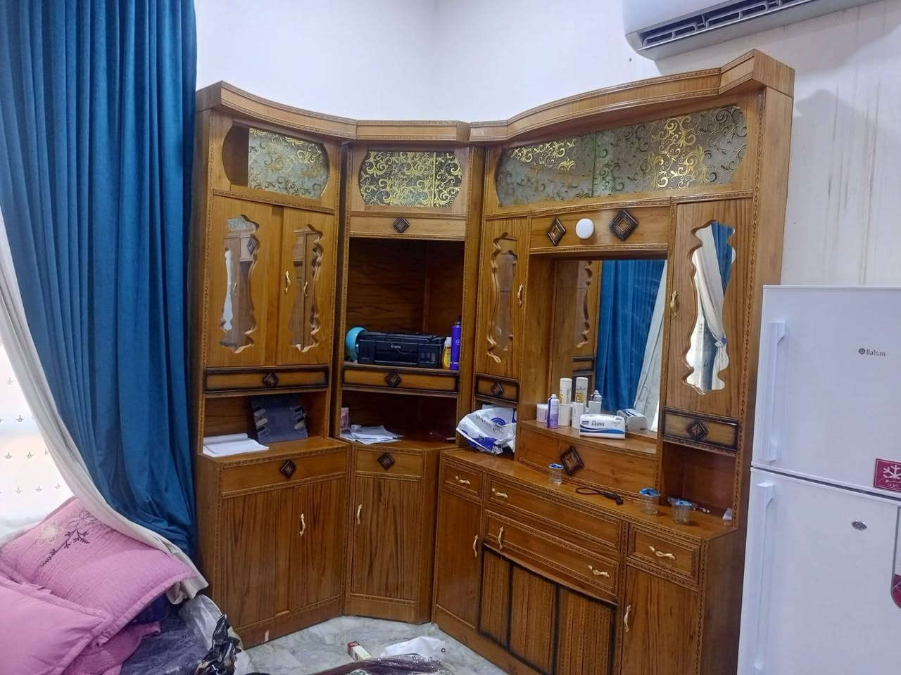 للبيع
غرفة اخشاب للبيع السعر مليون وبيها مجال
***********
