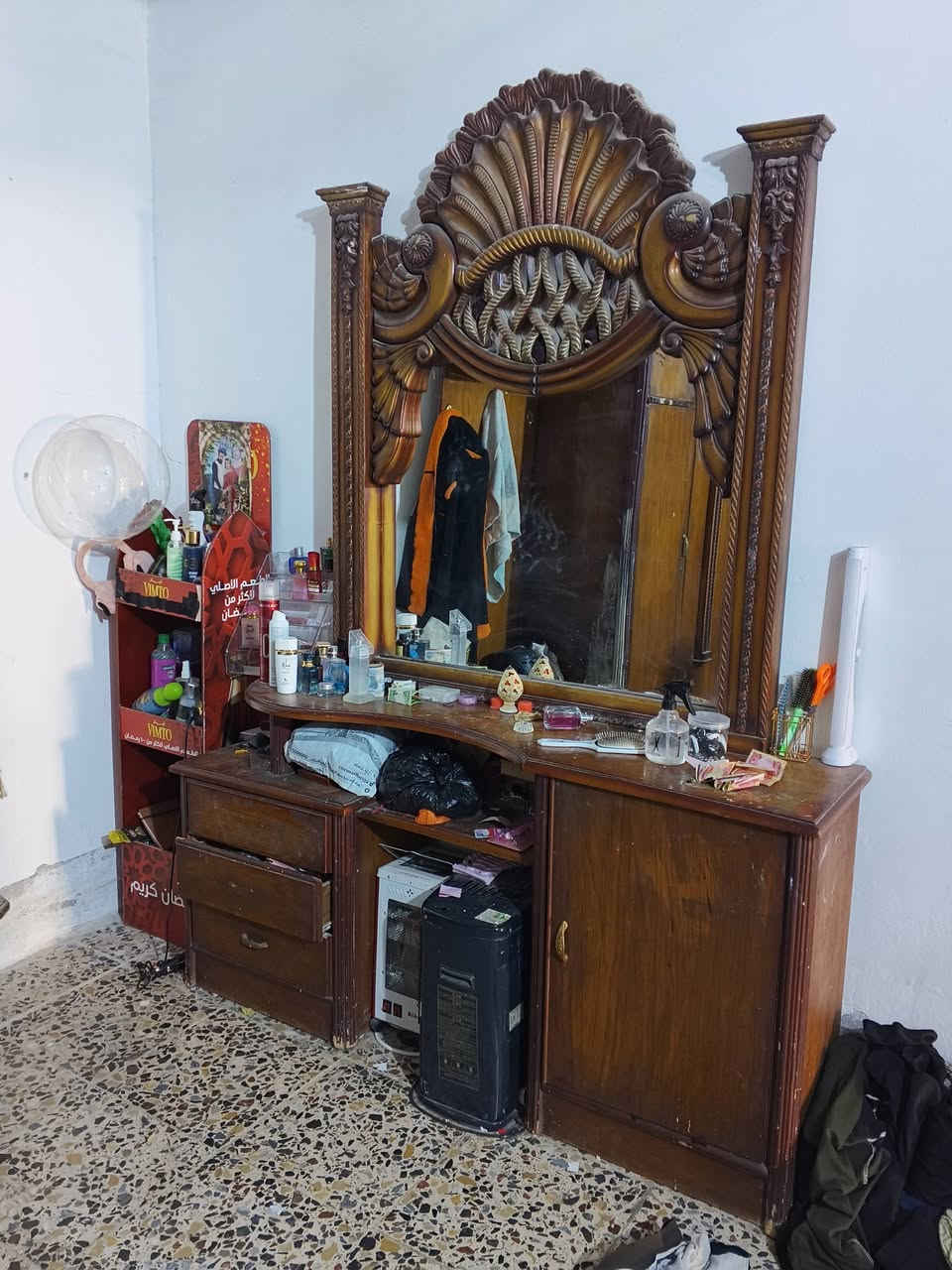 غرف نوم للبيع او مروس ٤٠٠ بيه مجال بغداد الحسينيه ***********
