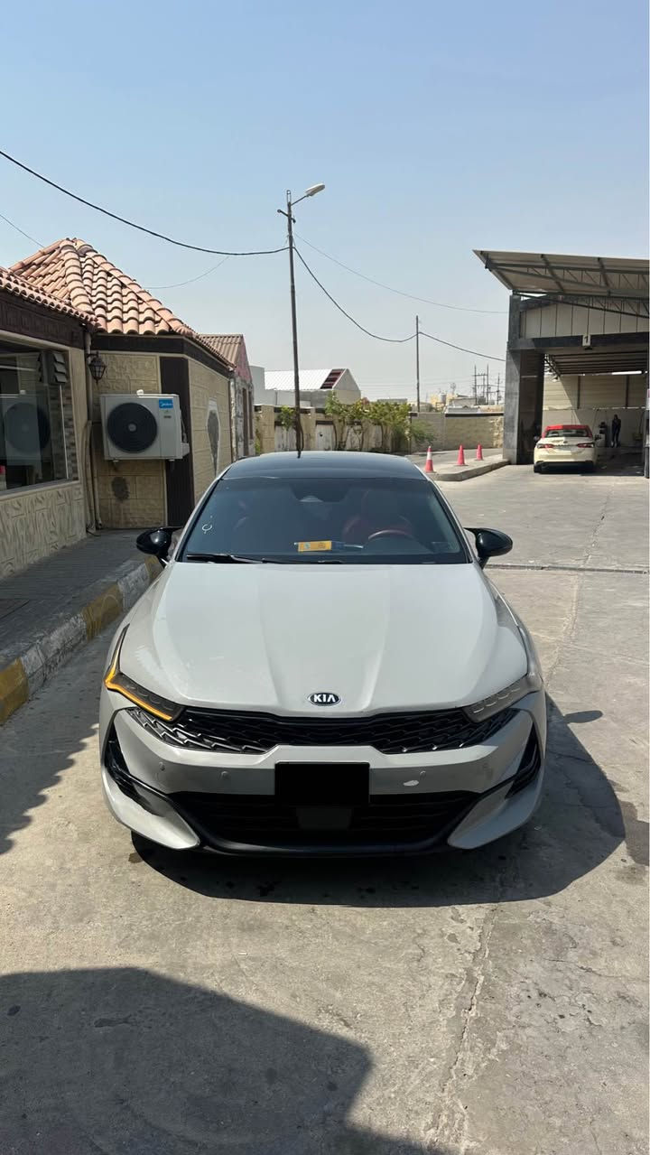 للبيع كيا K5 GT-Line موديل 2021
محرك 1600 تيربو (1.6T) AWD
ممشى السيارة 84 mi
كير أوتوماتيك 8 سرعات
لون اسمنتي / وارد أمريكي

السيارة GT-Line كاملة مواصفات، استخدام شخصي ونظيفة 

المواصفات:
• تشغيل بصمة + تشغيل عن بعد
• دخول ذكي (Keyless)
• شاشة كبيرة + Apple CarPlay & Android Auto
• شاحن لاسلكي
• كاميرا خلفية + حساسات
• رادار + مثبت سرعة ذكي
• Lane Assist + Blind Spot
• فتحة سقف بانوراما
• كشتات تدفئة
• ستيرن تدفئة
• ترحيب بالسائق
• مقاعد GT-Line جلد/سبورت
• ستيرن رياضي حرف D
• إضاءة LED كاملة
• نقاط عمياء
• USB + AUX + Bluetooth
• ريموت ستارت والتحكم بالمناخ
• وضعيات قيادة متعددة (Sport / Normal / Smart)
• وباقي مواصفات الـ GTI لاين معروفة

•سياره معوقين مثنى حادثها جاملغ وبنيد وباب سائق فقط براغي مفتوحة فقطط

سعرها 145 بي مجال بسيط مكاني بصرة
رقم الهاتف : *********** البصرة, العراق

