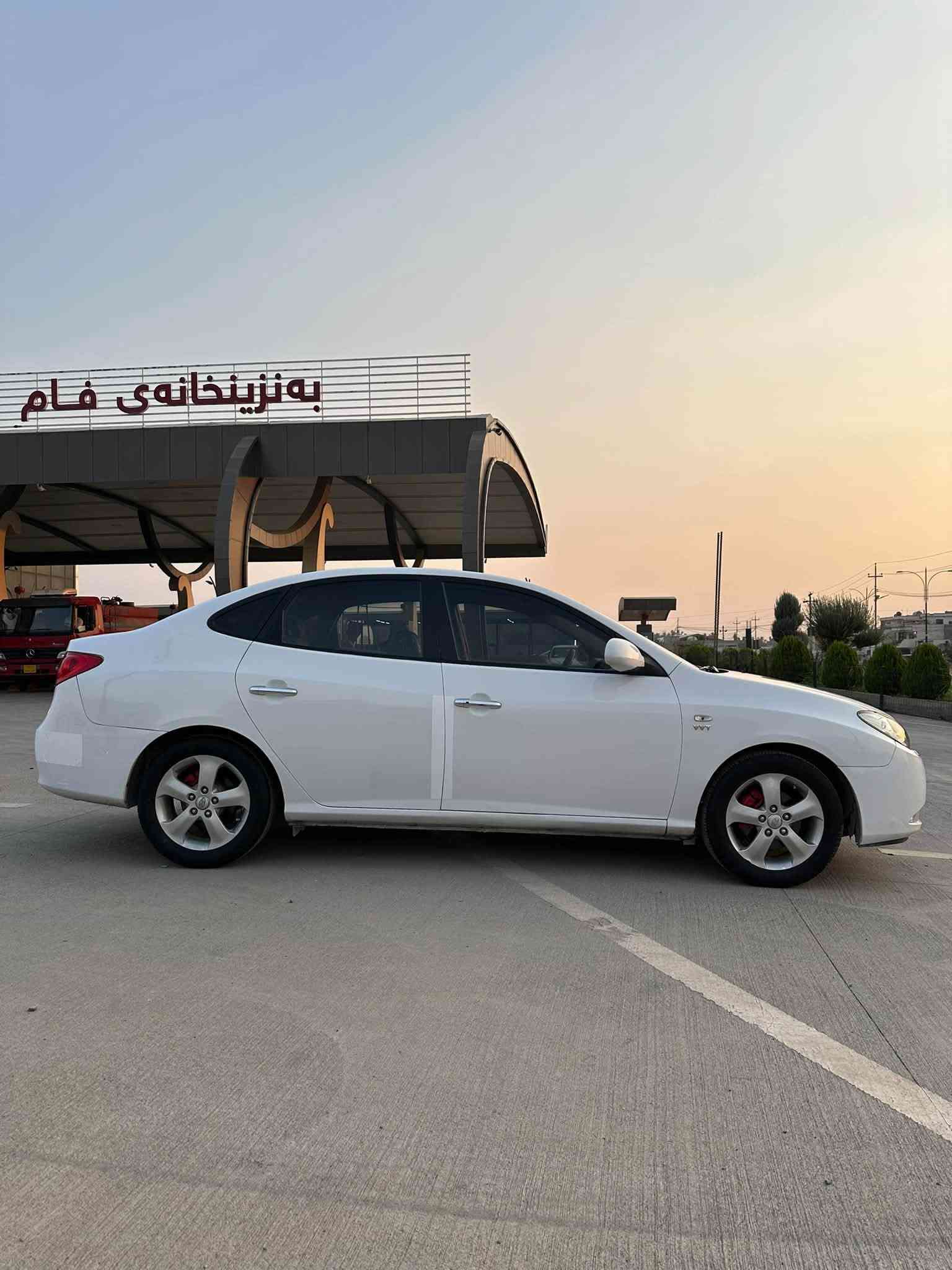 Avante 2008 brawa
ئاڤانتی ٢٠٠٨ براوە
بێ کۆد 
مەکینە مەڕخوب دکشن بەرز
گێڕو مەکینە ی بەشەرت 
تەقەو رەقەی بەشەرت 
خایسی نییە
کەڤەری نەگۆڕاوە
سەخفی بێ بۆیاخە 
ویل گەورە 
ئاوینە شەفت 
کوشن جڵد و هیتەر 
لایت بیلاد رەشە
زۆر زۆر پاک و خاوینە 
پێویست بە وەسف ناکات وێنەکان خۆی ئەدوێت
شوێن رانیە 
٥٣ مامەڵەیەکی برایانە 
***********
