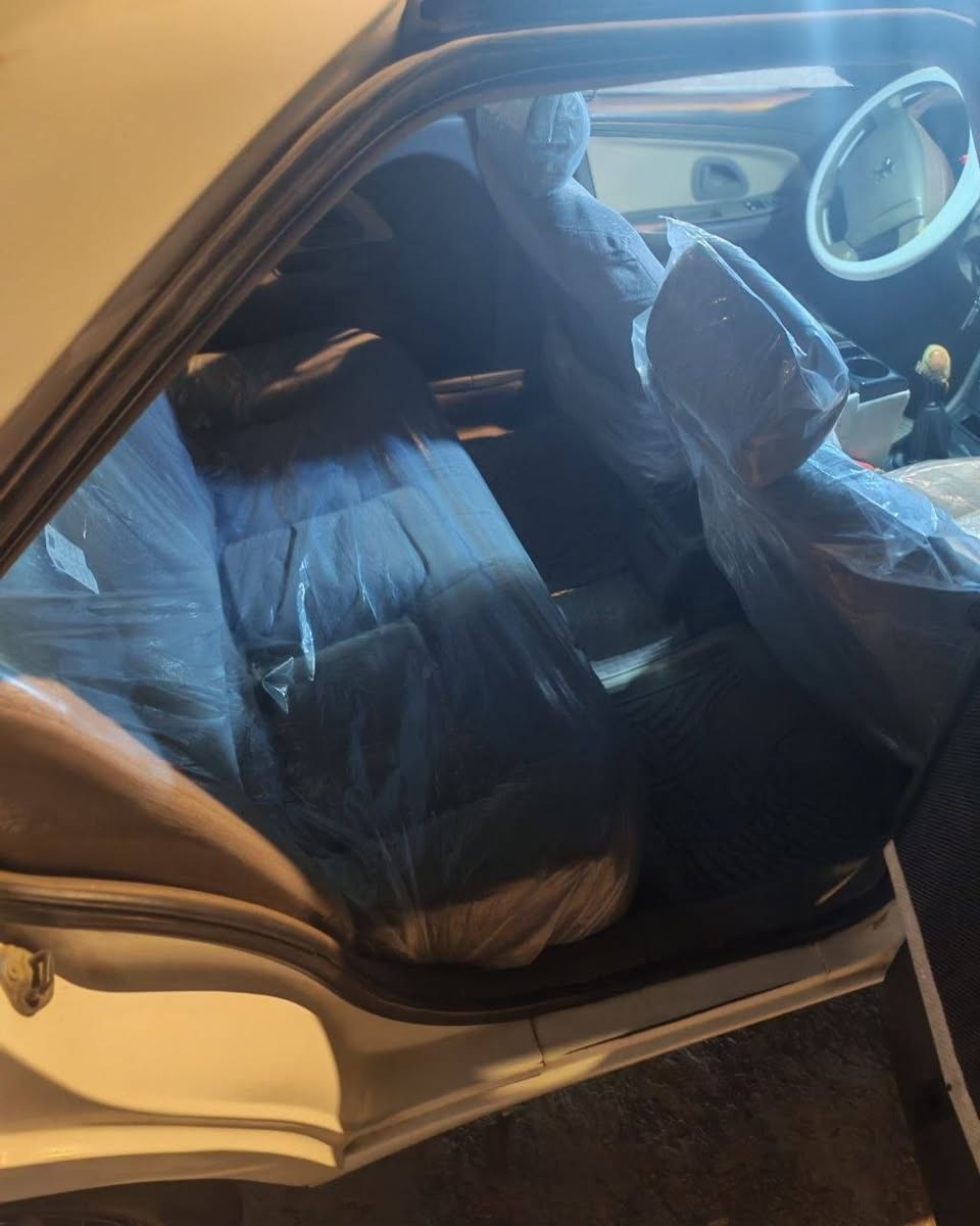 سلام عليكم
بيجو 405 اكد رقم كربله مكانها نجف مداور مباشر.
نضيفه السياره نسبه 100/100 مديل 2016. 
تبريد ثلاجه حداديه نضيفه كلش.
مكينه وكير نضاف بشكل ما مفتوحات.
ما مشتغله تكسي ولا تعبانه طبكت الباب كلش حلوه.
تخم تاير جديد بوربرينات السياره بلاديه ما مبدله.
ما بيها نقص ابد وما عايزه شي.
مكانها نجف ميلاد فاو.
رقمي  ***********
سعرها 50 وبيها مجال حك الجيه ♥️.
