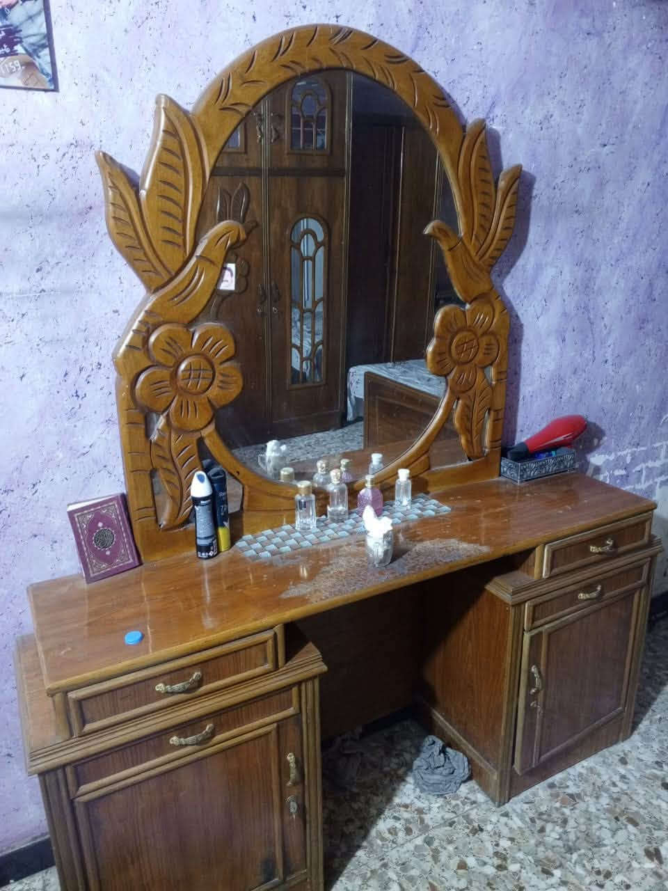 غرفه نوم صاج عراقي مستخدم متكونه من ٨ قطع ٥٠٠ الف وبيهه مجال للاستفسار التواصل خاص او واتساب ***********

