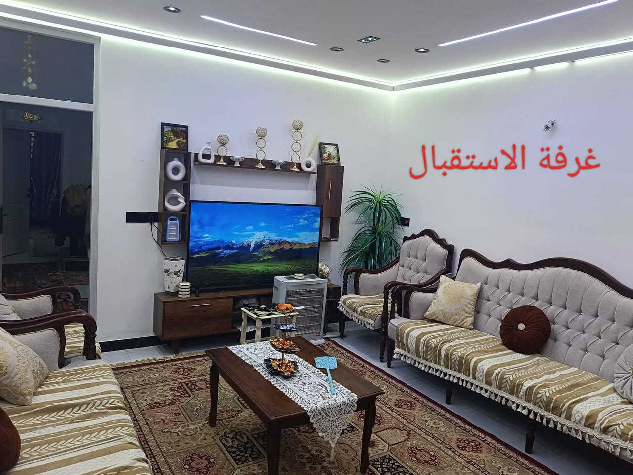 السلام عليكم للبيع 90 متر الثعالبة بالعشرة الاف بالسنتر واجهة 4.5 نزال 20 الطابق الارضي كراج خدمات خارجية استقبال مطبخ غرفة سويت
.. الدرج مرمر المحجر تركي 

..الطابق الاؤل غرفتين سويتات بالكونة

.. الشغل درجة اولى ابواب المنيوم ارضيات بورسلين 

.. يباع مع الاثاث او بدون الاثاث

.. ***********
السلام عليكم للبيع 90 متر الثعالبة بالعشرة الاف بالسنتر واجهة 4.5 نزال 20 الطابق الارضي كراج خدمات خارجية استقبال مطبخ غرفة سويت
