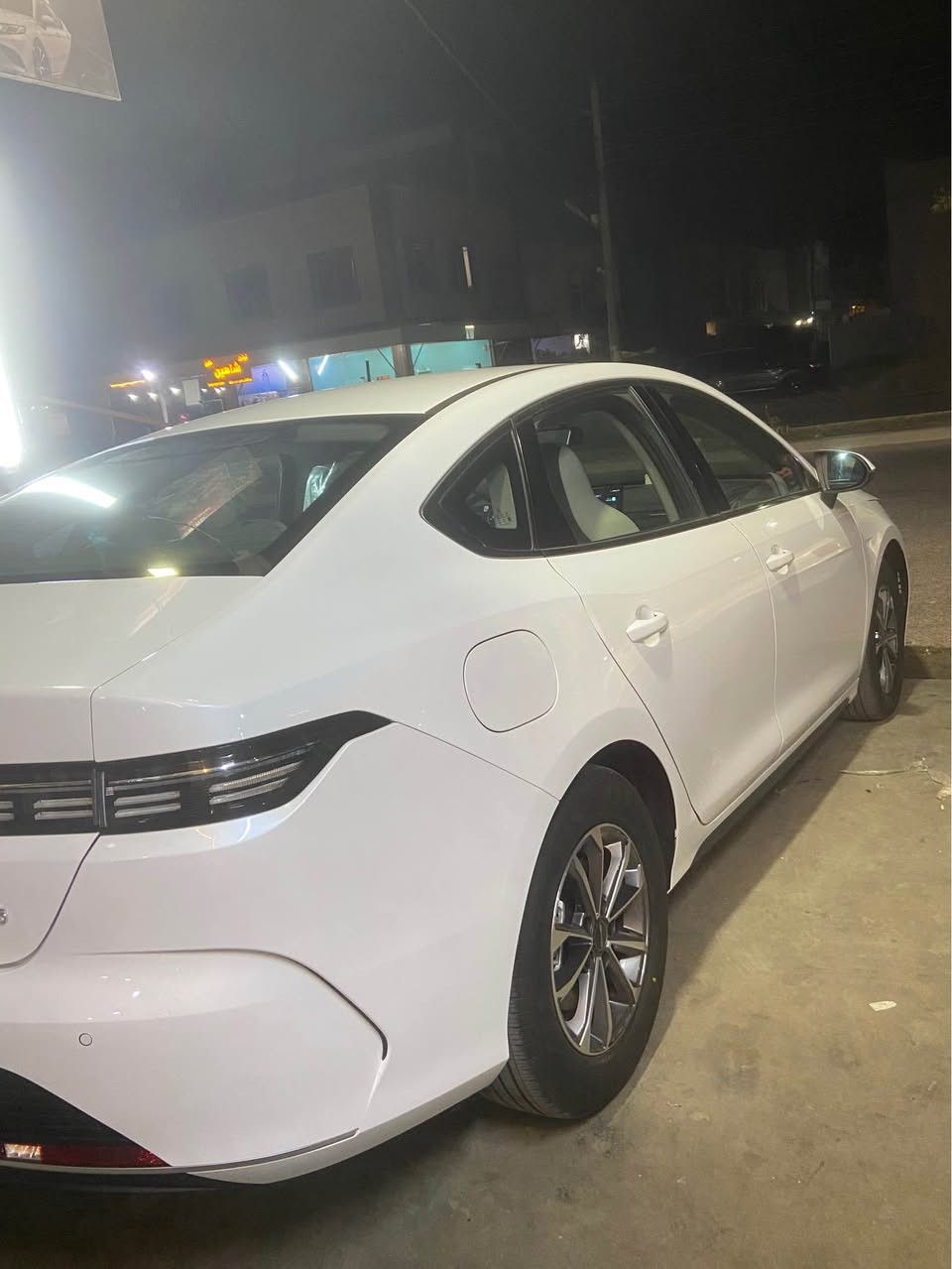 Byd destroy 05 
سەیارەکە زۆر جوانە ماشااللەی دەوێ سبوخ تەعدیل تەزرە بە شەرت هیچی نیە ٧ هەزار کیلۆمەتر رۆشتوە قۆپەکی گچکەی هەیە لە چامڵخی پێشەوەی هەیە سعریشی ١٣٩ وەرەقە و مەجالەکی کەم  
ژمارە مۆبایل *********** Singapore
