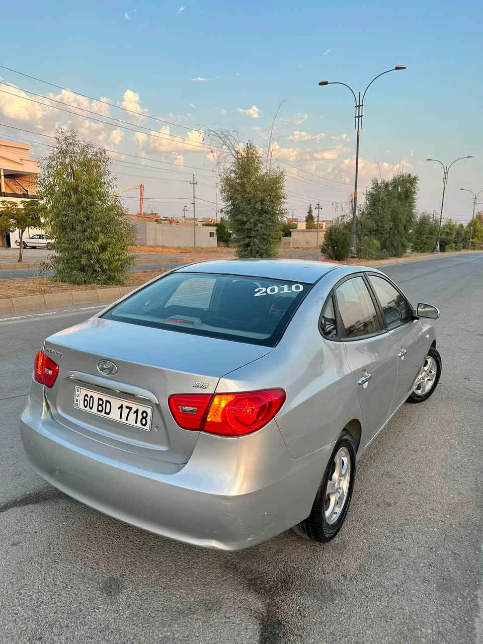 ئاڤانتی 2006 براوە شتی جوان 
140هەزار رۆیشتوە ناو دەری زۆر جوانە دو ڕەنگی نیە چوار تایەی تازەن  تەبریت لەمسو کوشن هیتەر سوکان فۆلیۆم تەبریتو تەقەو ڕەقە گئرو موکینە بە شەرت 
سەقفی بۆیاخی نیە
کەڤەرگۆراو نیە 
سعری 46گەلا
***********
