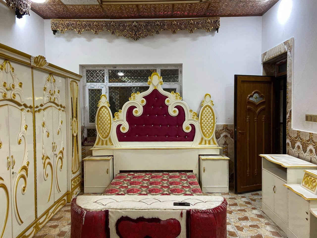 يوجد غرفه نوم عراقي تصميم تركي نضيفه السعر ٨٥٠ وبي مجال للاستفسار ***********
