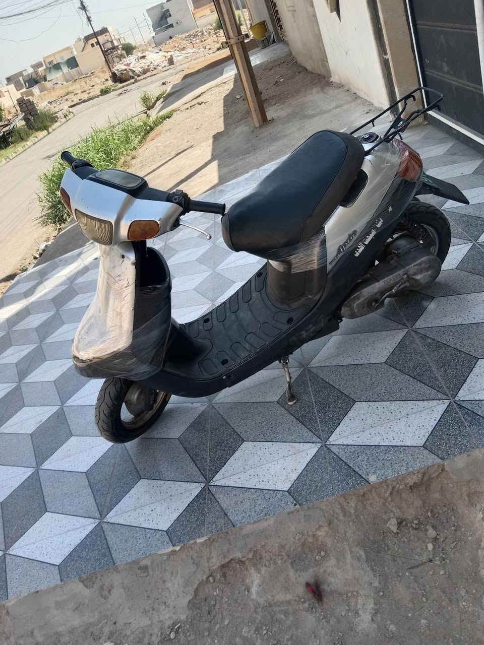 سلام وعليكم ماطور✅ بوتين تحريكه معدل🚀 زينه شغال وجاهز كهربائيات كلها شغاله سلف شغال🛵 المحرك معمر بستن فقط مكاني موصل الأيسر✅ ***********✅ وتساب كورك📱📱
***********✅✅
