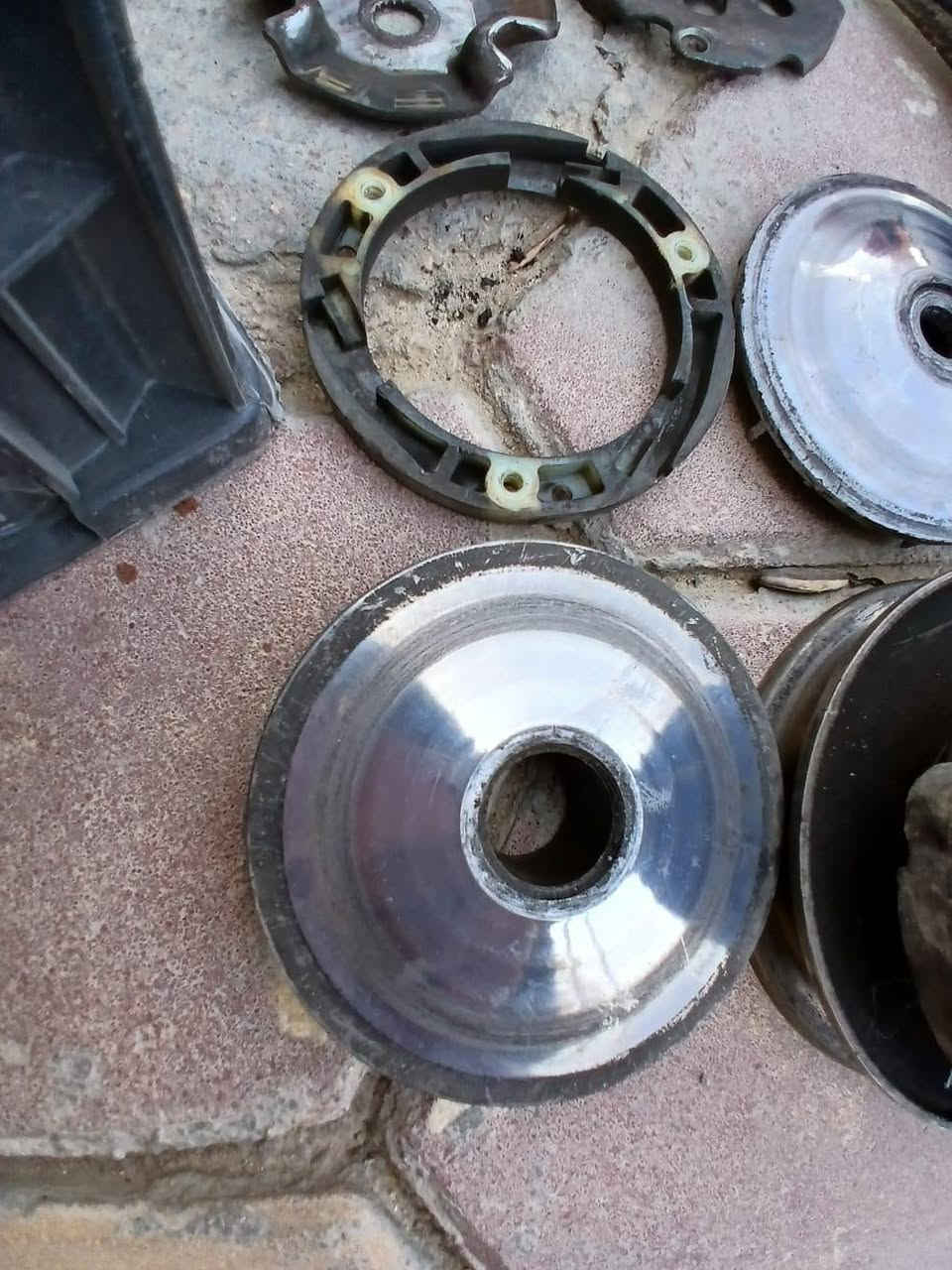 السلام عليكم شباب غراض دراجه ٦٠ بتره للبيع كلجات جديدة مامصفرة نضاف وبنزاتهن كاملة خرز وكلشي كامل بيهن +ضفيره وعقل وكتفات وكويل+بك لايت وجاملغ خلفي +كلوب  +شوته+كابريتر+جوين+المكان ذي قار مركز كلمن وسعره هاتف ***********

