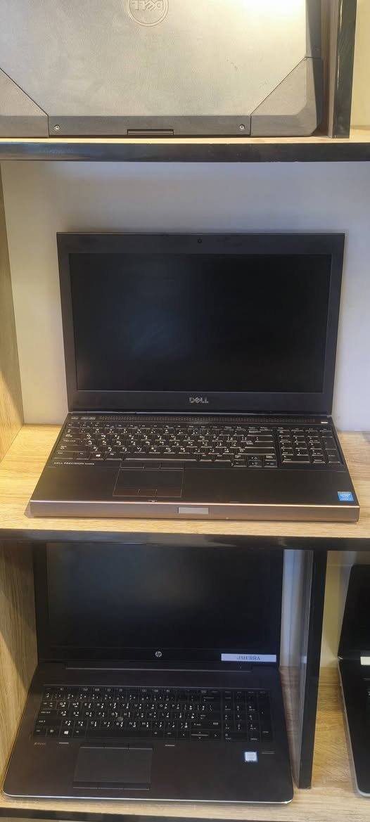 سلام عليكم 
حاسبات قاعة للبيع 
نوع الحاسبات لابتوب من نوع dell و hp 
10 قطع 
مواصفات 
Cpu ci7 جيل رابع 
Gpu 2 Gb nvidia qwadro *7
Gpu 4 Gb nvidia qwadro *3
Ram 8 Gb ddr3 
Hard 256 ssd 
Scren size 15.6 كم قطعة حجم 17
مع شاشات حجم 24 
60 hz نوع dell و hp و lenovo 
10 قطع 
الي يريد يتواصل وياية *********** واتساب
