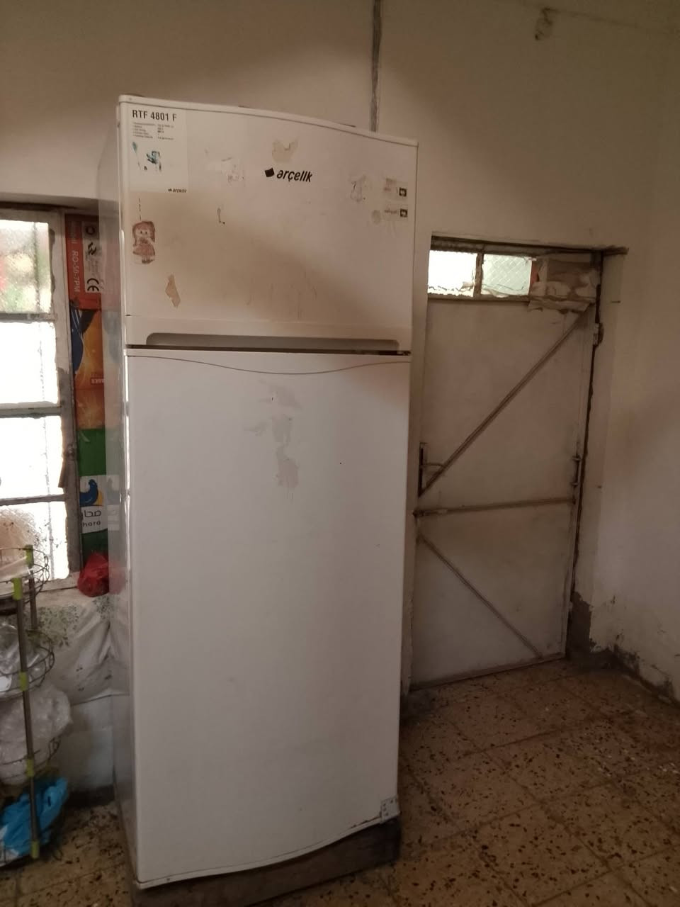 ثلاجه للبيع شغاله ع حسب الاصول غير متواجد ع الفيس الاتصل ع هذا رقم ***********
