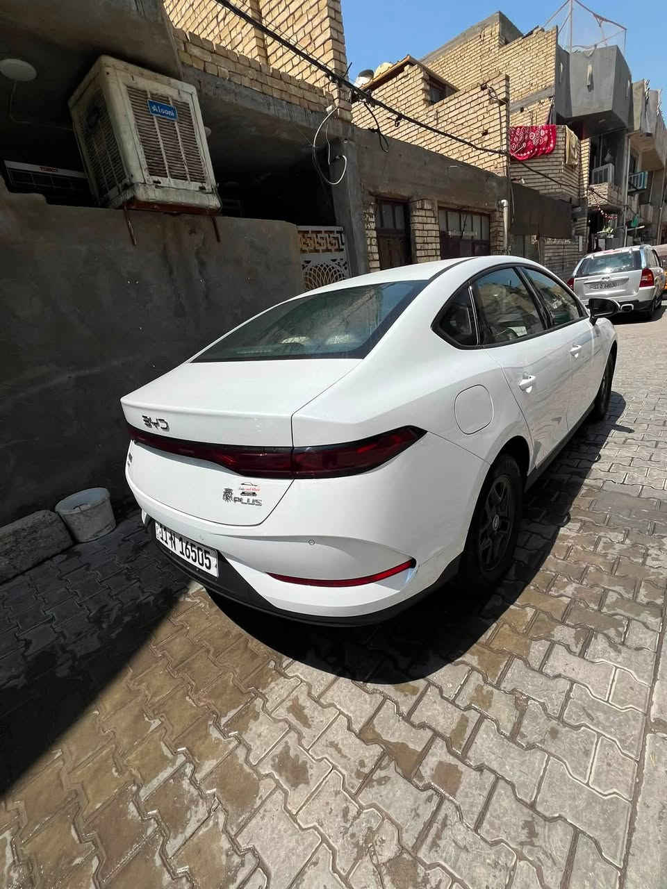 السلام عليكم 
كن بلاس موديل 2025   داخل ابيض. 
كامله ملحقات
بصمه وكارت
ماشيه 3 الف كهرباء 4 الف بانزين 
السياره زيرو بحالة الوكاله. غسل مامغسوله 

السعر / 19 مليون 600 وبيها مجال كلش قليل 
مكاني بغداد.  الشعله
***********
السياره كفاله عامه بحالة الوكاله 
بيه ملاحضه جدا بسيطه  خدش بل الدعاميه  موضحه بل الصور

