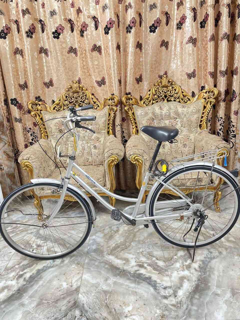 ​للبيع: دراجة هوائية (بايسكل) بحالة ممتازة 🚲
الحجم: 26 (حجم عملي ومريح).
​الماركة: WISAM (مقعد مريح وأصلي).
​الحالة: نظيفة جداً، جاهزة للاستخدام، والتايرات بحالة جيدة.
​المواصفات: هيكل قوي، قيادة سلسة، ولا تحتاج أي مصاريف إضافية.
​السعر:[65] (قابل للتفاوض البسيط).
​المكان:[صلاح الدين قضاء بلد].
​للتواصل والاستفسار:[***********] أو مراسلة الخاص.
