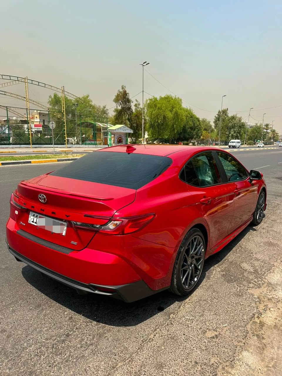 سلام عليكم
تويوتا كامري 2025 SE    
السيارة  ماشيه 8000 الف بعده زيرو دخول جديد 
مكينتها 2500 هايبرد 
بيها مواصفات كاملة:
كوشنات كهربا، جلد 
دخول ذكي 
تشغيل عن بعد 
مرايات رادار، رادار أمامي وخلفي
تحديد سرعة، ونظام البريك الأوتوماتيكي
بيها 3 وضعيات سياقة: ECO – NORMAL – SPORT
شاشة كبيرة ونظام صوتي 
بريك بصمة، Auto Hold
 مواصفات هواية بعد
بجم كبس ضهر كبس 
قطعه وحده صبغ باب السايق فقط باقي السياره كفاله عامه صور الحادث بالمنشور 
ايرباك برده فقط 
مرقم بغداد بسمي شرط التحويل   
مكان السياره بغداد 
سعر 240
رقـــم  *********** بغداد, العراق
