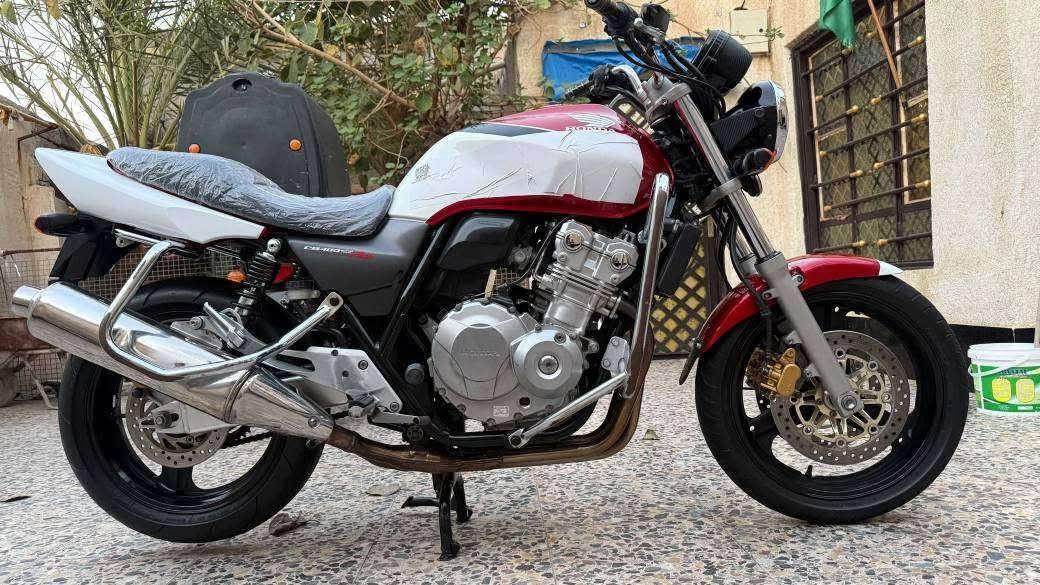 سلام عليكم دراجه  CB4 400CC نوزل جيل حديث مكفوله من كلشي نضافته 💯% احطله بانزين محسن وسوبر ما مخلبه تشم ريحه البانزين العادي سعر 23 وبيه مجال قليل مكاني ميسان العماره حي الوحده للاستفسار *********** عمارة, ميسان
