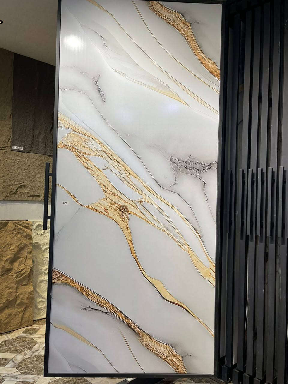 عمل بديل الرخام وبديل الخشب للمنازل والمحلات ...ايضا نعمل جميع الديكورات والصبغ بانواعه ..صبغ شبابيك وابواب ..عمل فلين ..تحجير تركي ...للتواصل خاص او واتساب واتصال *********** سده الهنديه الفلوجة, الأنبار
