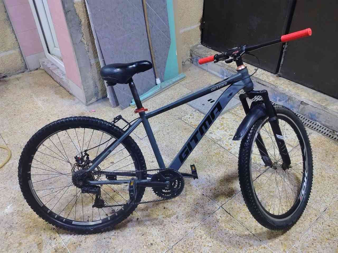 بايسكل ماركه عالميه نضيف جدا💥 
المنيوم بالكامل✅ 
مابي اي عطل فقط الكير
 مكاني بغداد البياع ***********
💯 السعر180💯🔥 وبي مجال للشراي🔥
