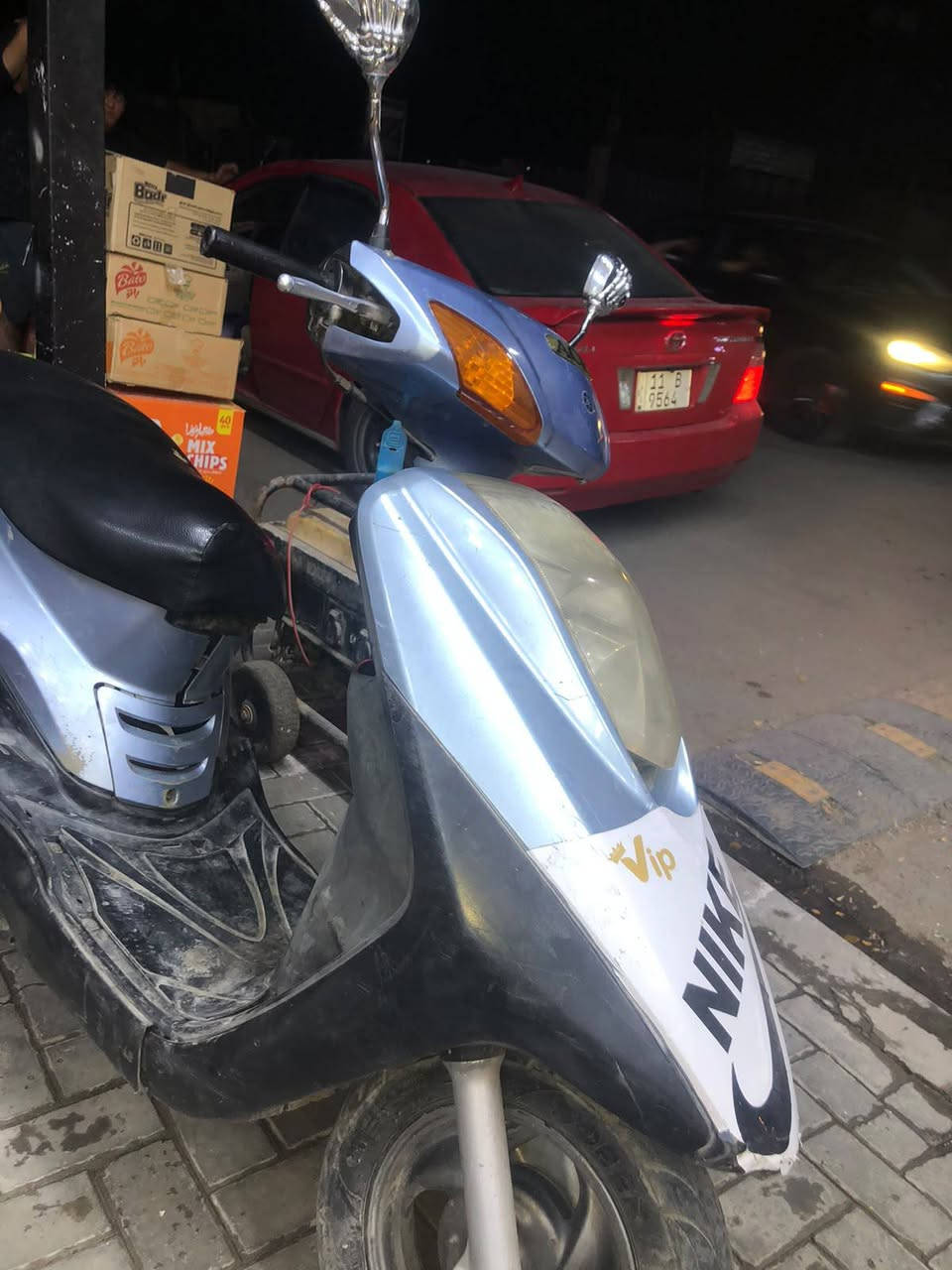 سلام عليكم دراجه بريز للبيع 📍 دراجه بلاديه ما بيها اي شي تجاري المكينه مفتوحه مره وحده ومختمه ختم واحد 💯دراجه بيها صوت كلج كلش🚧 خفيف .دراجه حلوه ونضيفه بس ما عندي مجال اغسلها .. وما نقصها اي شي بس مجرد ما احتاجه وردت أبيعها ... سعرها .400.ومكاني بغداد كفاءات أو شماعيه *********** 📞تواصل واتس فقط 🚨
