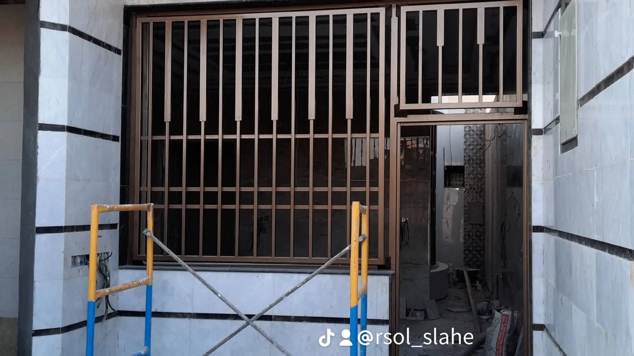 سلام عليكم صبغ بيبان وشبابيك صبغ درجة اولى
داخلي وخارجي جدران ايضا 
***********
