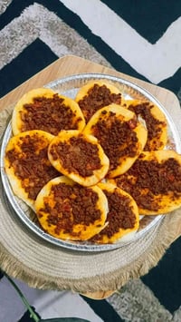 لحم بعجين • ١٠ قطع • للحجز