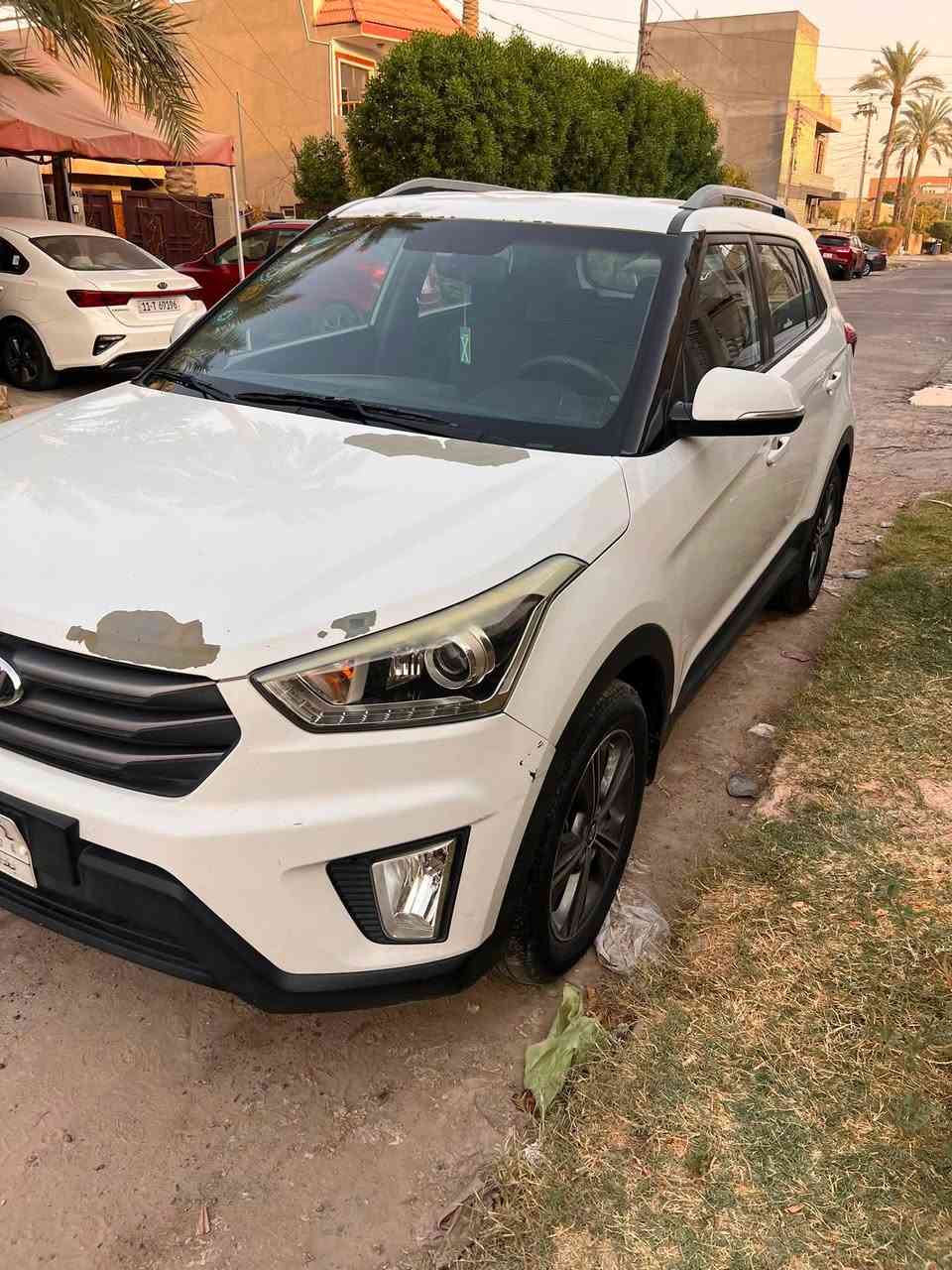 السلام عليكم 
للبيع هيونداي كريتا موديل 2017 خليجي محرك 1600 دوش
المواصفات الاعتيادية السيارة مكفولة من الضربة والصبغ بس بيه ملاحظة هذا الموديل يجي من الشركة الكشر خفيف مالتها السيارة من هي زيرو عدنا ماشية 69 الف كيلو رقم بغداد باسمنا صدر جديد ومنظومة تبريد كاملة جديدة مناقصها اي شي السيارة كولش حلوة وبلادية للاستفسار اكثر *********** 
مكان السيارة بغداد العامرية
سعر 125 ورقة وبيه مجال بسيط للشراي
