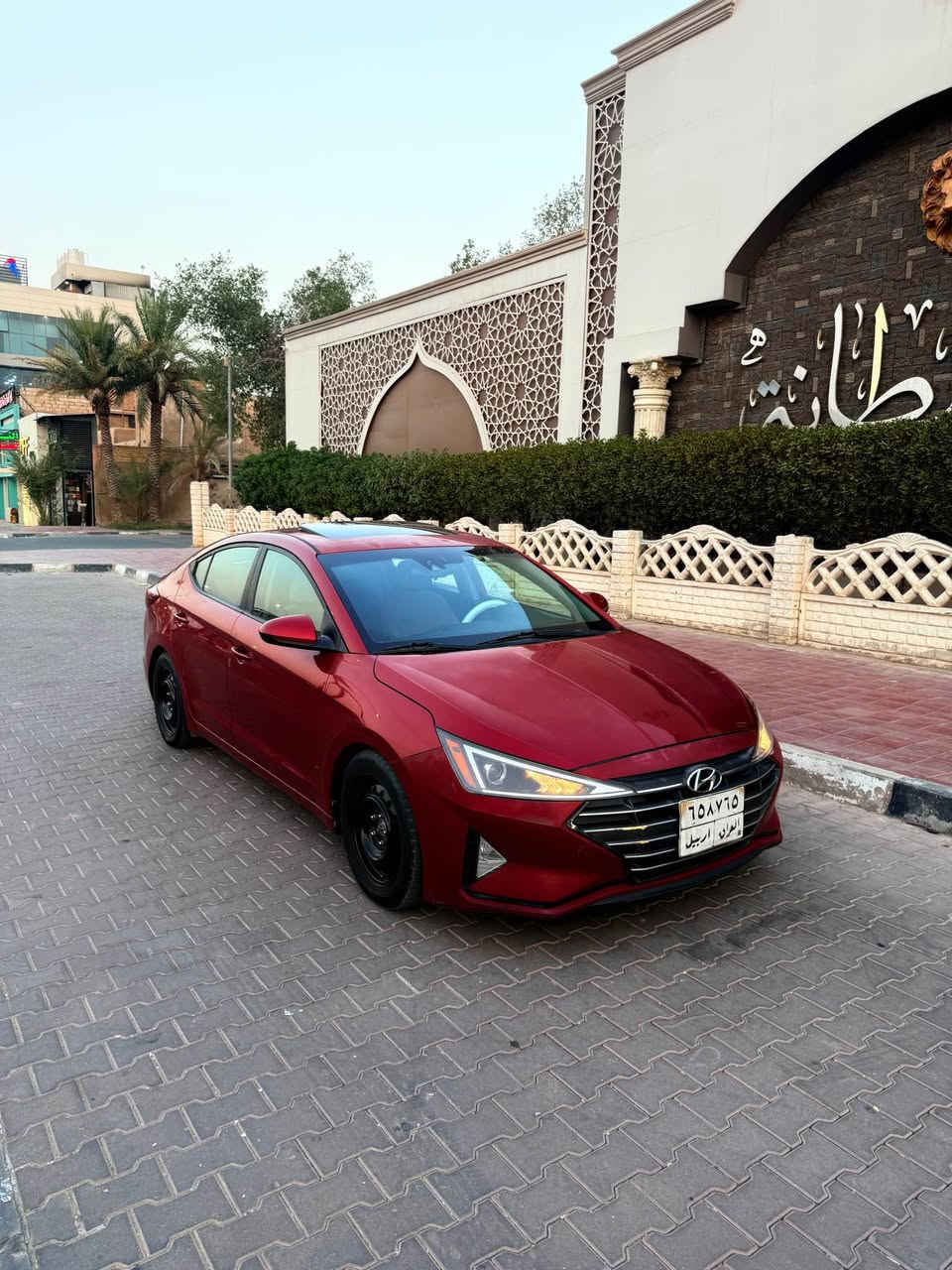 السلام عليكم  ألنترا أمريكي موديل 19 شكل ال20  السياره  فول مواصفات واحد ع واحد بصمه ابواب بصمه جنطه فتحه بل قماره السياره جاهزه مابيه اي نقص  تبريد ثلج حداديه جديده مكينه وكير مكفولات  حادثه  صبغ فقط من دون حادث قبق جنطه وجاملغ خلفي   وبيه شويه جراد بل بنيد  وباقي السياره كفاله  
رقم اربيل الماني مداور او وكاله  السعر ب 133 وبيه مجال 
المكان النجف الأشرف  شارع المطار قرب صوره علكم  الاستفسار الاتصال ***********
