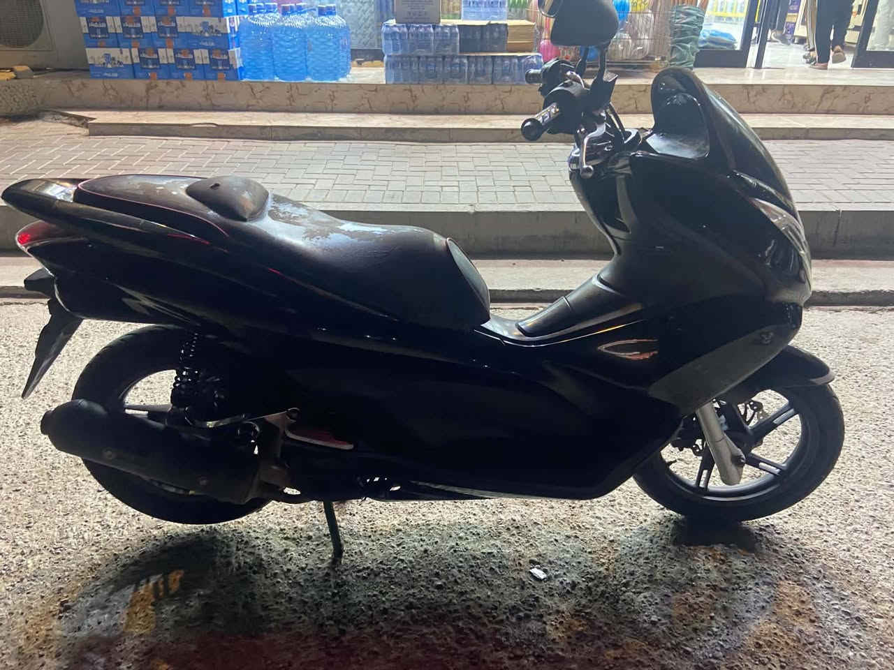 🔥 للبيع دراجة هوندا PCX الجيل الاول 🔥مكينة ناعمه ونضيفه مفتوحة رايمر
محرك 150cc وارد ياباني 🇯🇵
✔ حساس الازدحام (إيقاف وتشغيل تلقائي)
✔ حساس أمان بالستاند
✔ الدراجة مكفولة
✔ حالة ممتازة ونظيفة جداً
المكان كوت حي الجهاد 
للتواصل : ***********
