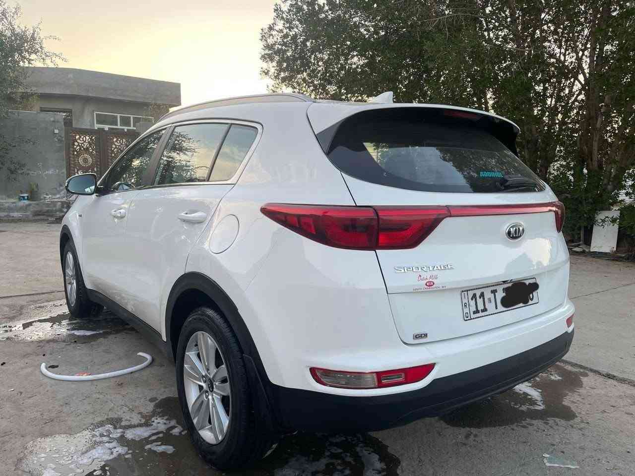 سلام عليكم للبيع كيا سبورتج ٢٠١٨ وارد امريكي محرك ٢٤٠٠ gdl فور ويل رقم بغداد سنويه جديده بأسمي السياره حادثها مبين بصور السياره حلوه ونظيفه محرك جديد داخل نظيفتايرات جديده سعرها ١٣٥ وبيها مجال للشراي استفسار *********** مكاني بغداد
