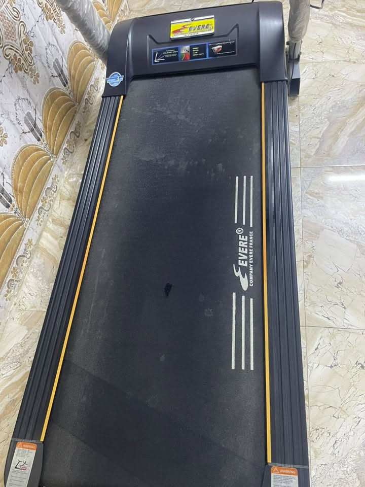 جهاز جري • نظيف • استعمال قليل