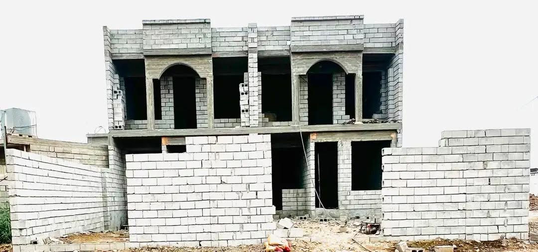 بيت طابقين • ٣ غرف نوم • بلد مقابل عبد الرضه