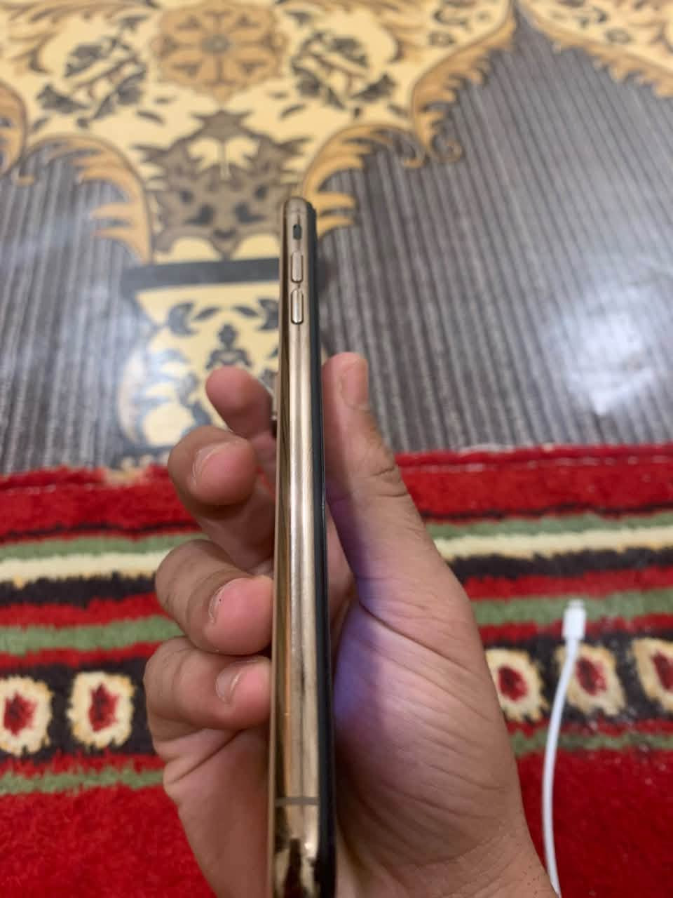 آيفون اكس ماكس 
ذاكرة 256 
بطارية 100 
نموذج M
مبدله شاشه اصليه وبطاريه 
فيس إيدي شغال سيم كارت وآي فأي كلهم شغالات 
سعره 180 وبيه مجال
رقم التواصل ***********
