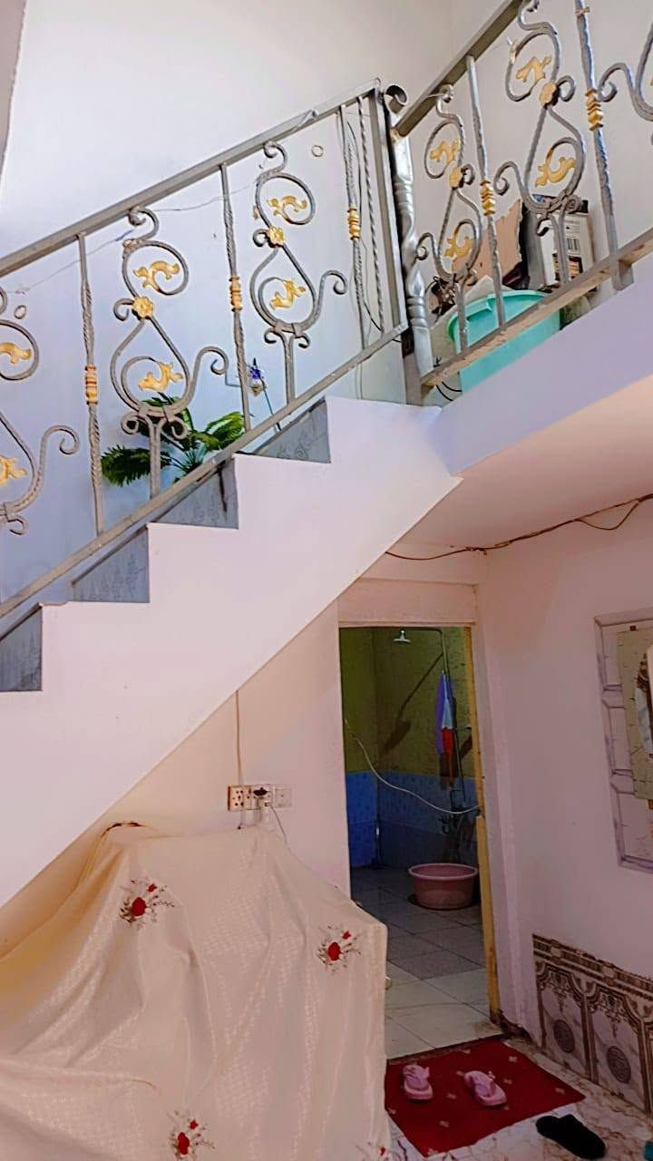 دار للبيع في الشافعية بلمعمل قرب مجمع بركات الجوادين طابو زراعي مسافه عن شارع طريق نجف _ديوانية ٣٠٠ متر
مساحة البيت ٢١٠ متر 
يحتوي على غرفتين نوم + غرفة خطار + صحيات داخلية وخارجية +صالة ٩ أمتار 
ويوجد ماء أساله يصعد للتانكي بلا ماطور 
وكهرباء رئيسي  + مولدة شارع 
للإستفسار الاتصال على *********** 
او التواصل خاص
دار للبيع في الشافعية بلمعمل قرب مجمع بركات الجوادين طابو زراعي مسافه عن شارع طريق نجف _ديوانية ٣٠٠ متر

