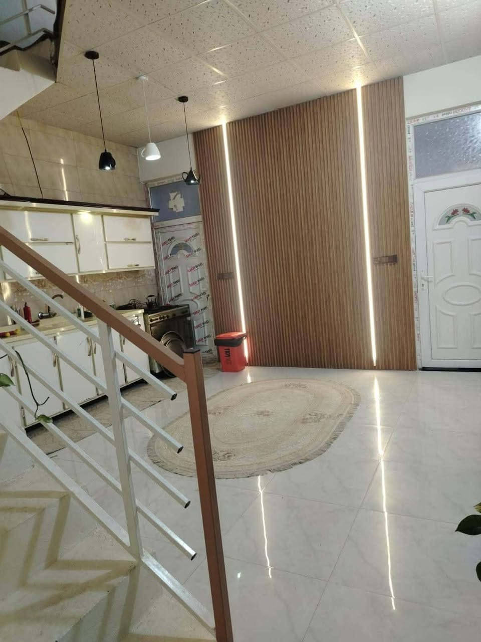 سلام عليكم بيت للبيع طابو ملك زراعي مساحة 100 متر البيت يحتوي على استقبال وممر وصالة جبيرة نفس. صالة مطبخ وأيضا ممر بصفها وغرفة نوم. وحمام داخلي وفوك بيتونة جبيرة بكد صالة جوة. وحمام خارجي موقع البيت بعقوبة التحرير الحولي محمد ليلى سعر البيت 47 مليون وبي مجال بسيط للأستفسار الأتصال على الرقم ***********

نص مكتوب في الصور:
- REDMI A5 27mm | f/2.0 | 1/33s | ISO500 18/9/2026 15:29:15