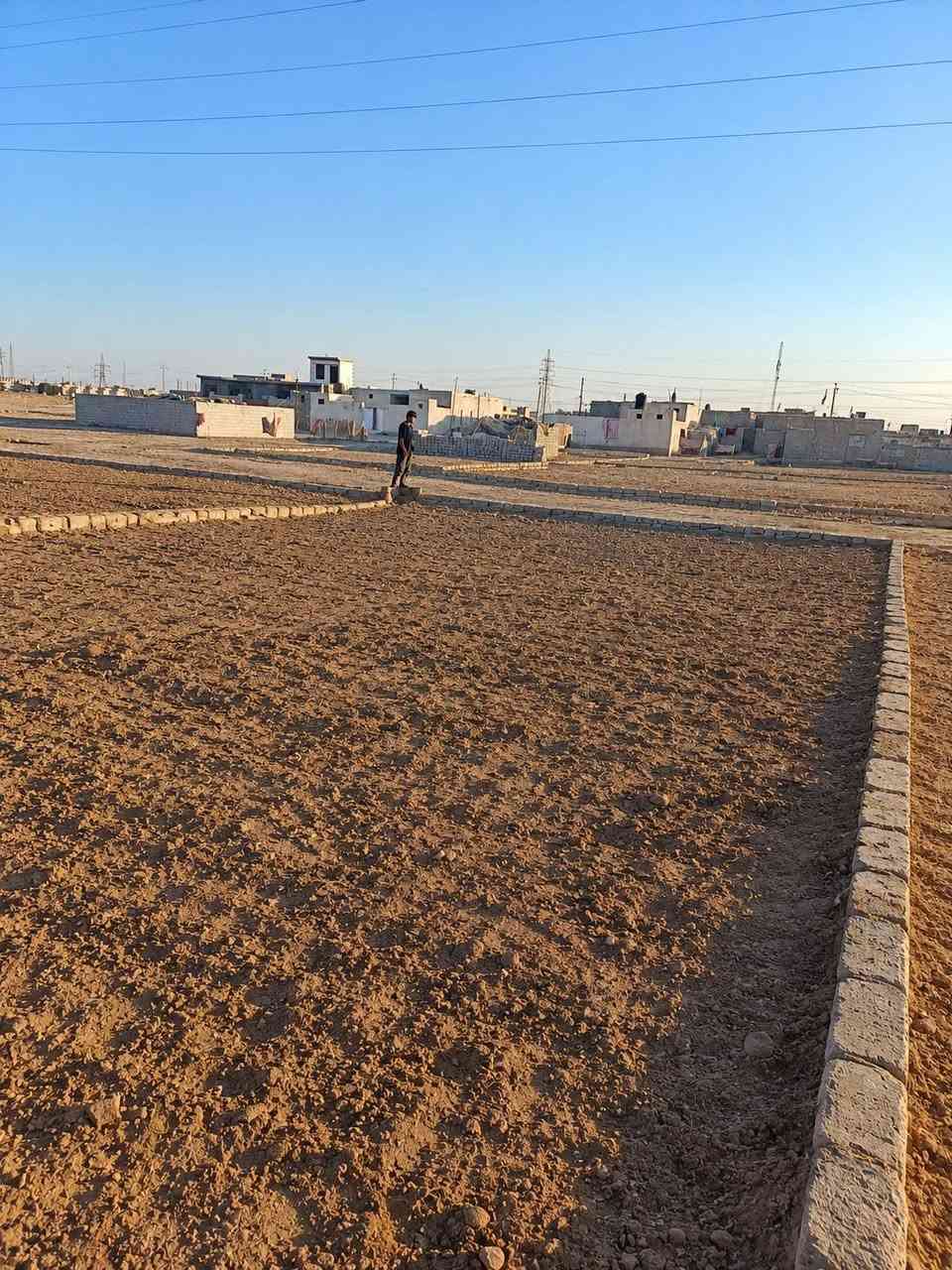 قطعة 200 متر العكر الغربي
وره الملعب مسافه سعرها 4 ملايين

واتساب ***********
