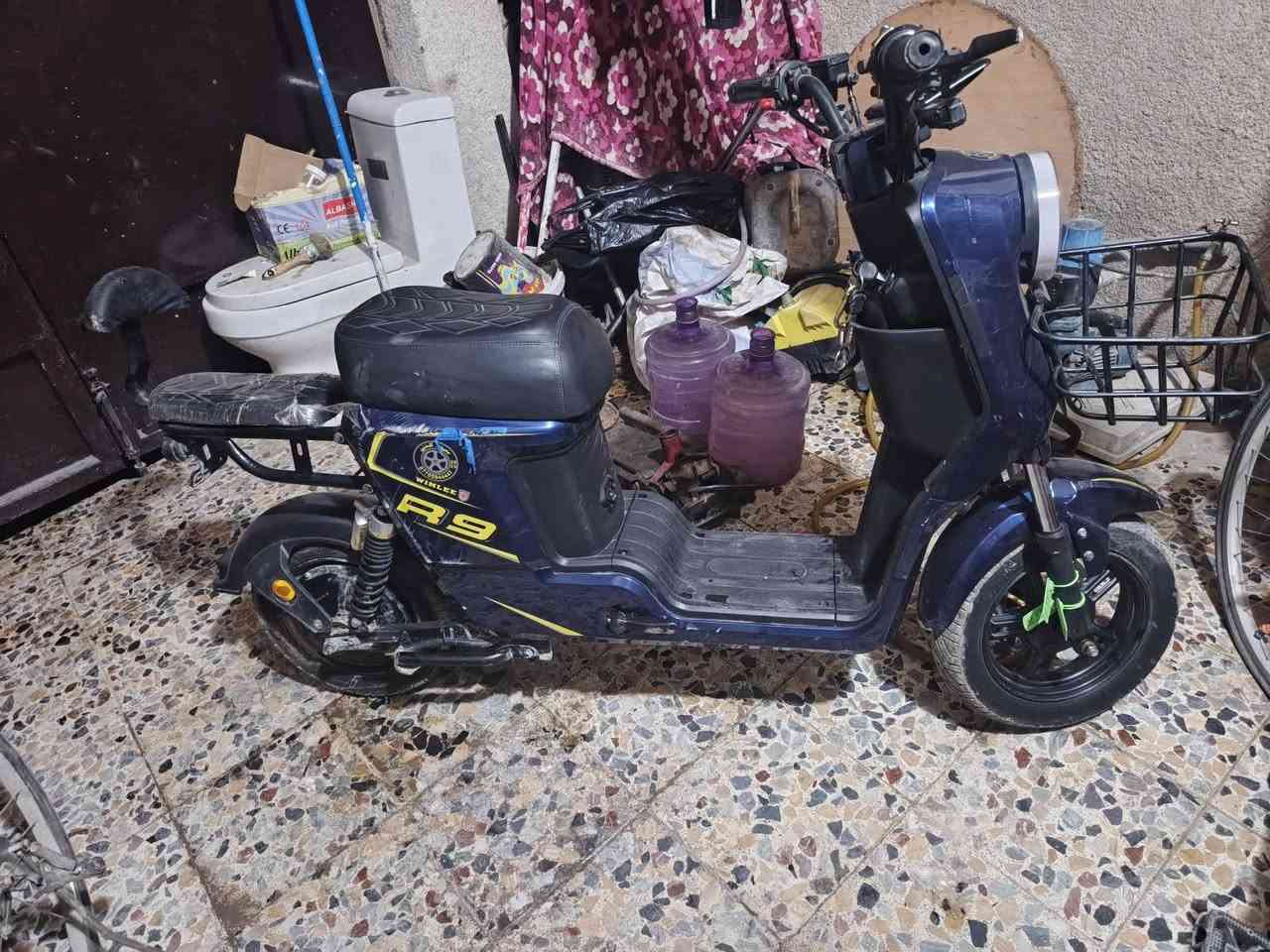 دراجه للبيع شغاله بيه بطاريتين منفوخات قليل بس شغاله وطبيعيه رايده ٢٧٥ وبيه مجال *********** بي واتساب
