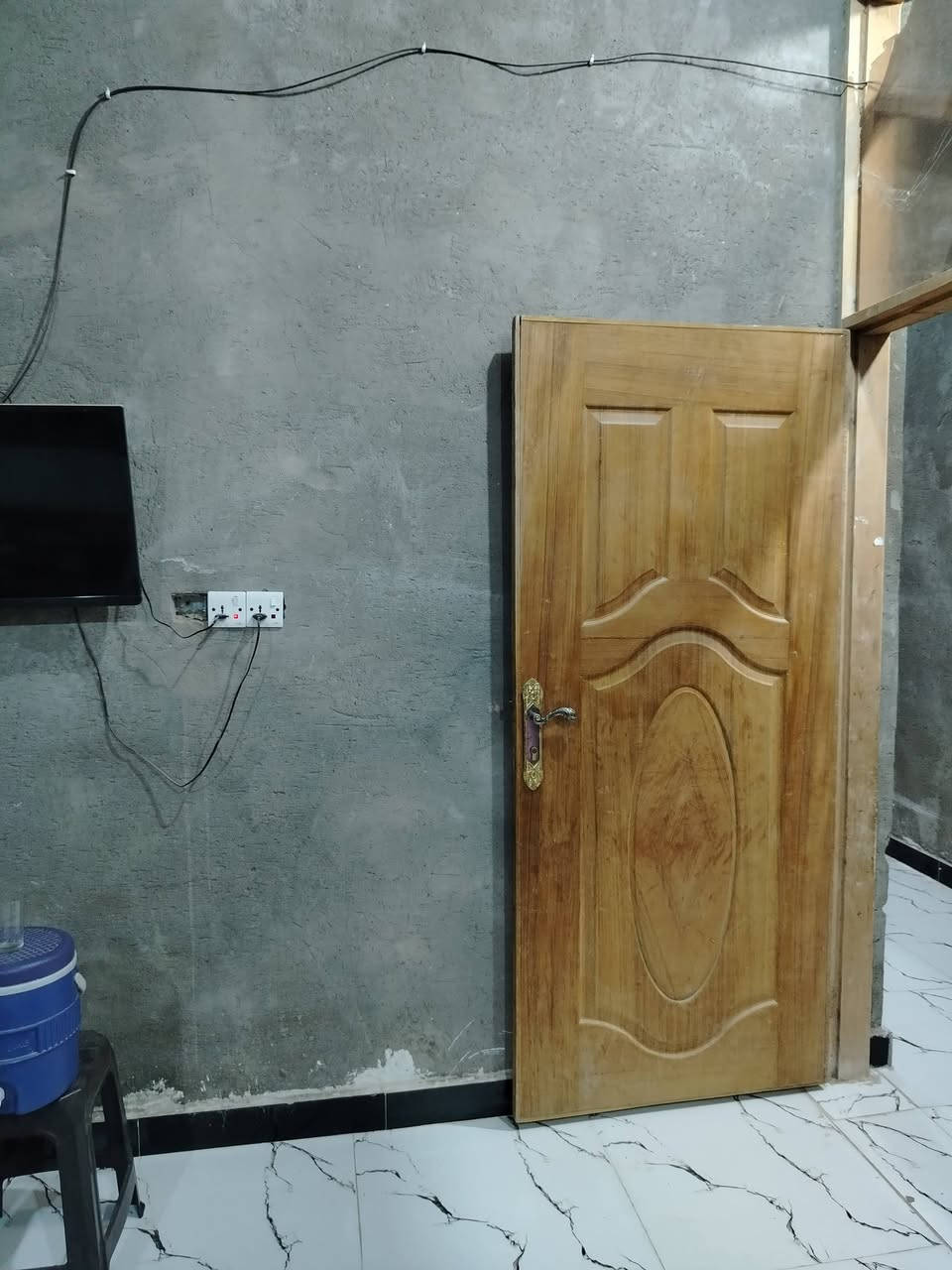 مشتمل  للبيع كوت حي الجهاد قرب مدرسة رمضان

متكون من أستقبال وصالة ومطبخ وغرفة نوم

كلشي كامل
نقص بياض فقط

للتواصل
***********
