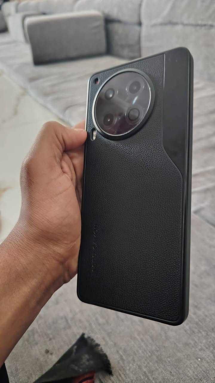 السلام عليكم جهاز للبيعTECNO CAMON 30 5G جهاز مقفول كفاله عامه ما ابي اي شيء لا ظروف لا مفتوح لا مبدل شي بيه جهاز كامل ملحقات شاحنه 70 واط ذاكره 512 الرام 24 تعال السعر 350 وبي مج تعال خاص الواتساب***********
