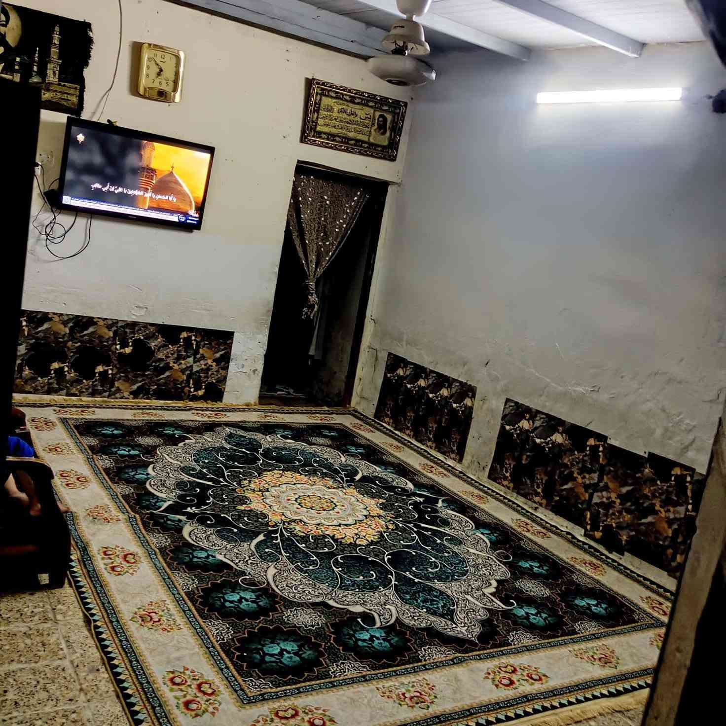بيت البيع  بغداد كاضميه على شارع العام  المدراسه ثانويه وابتدائي   مي نعمه من الله محلات أسواق قريبه  ##و بيت نضيف بي اربع غرف  صيحات  اثنين  داخليه وخارجيه  حوش متوسط الحجم  وترك  خارجه كبيره مساحه  وترك صغير في وسط البيت بيت  نضيف ميه بل ميه السعر البيت ٢٥ مليون وقفل   ##***********/   ###  انتباه انتباه   الاغرف اليت كبار   ##
