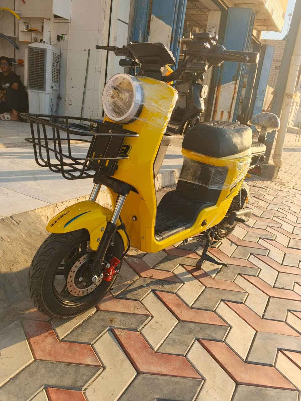 دراجه R9 نضيفه بطاريات حجم 32كبار بلوتوث نضام رجوع إلى الخلف لايت زنون تجي وياهه مرايات وبايدان

*********** عمارة, ميسان
