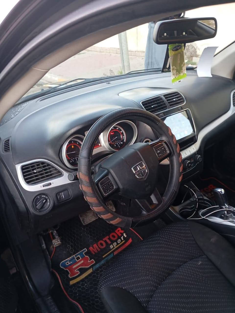 🚘 للبيع دوج جارني Dodge Journey
▪️ اللون: أسود
▪️ نوع السيارة: SUV عائلية
▪️ عدد المقاعد: 7 ركاب
▪️ ناقل الحركة: أوتوماتيك
▪️ دفع: أمامي/حسب الفئة
▪️ السيارة واسعة ومناسبة للعائلة والسفر
▪️ تكييف
▪️ زجاج كهربائي
▪️ سنتر لوك
▪️ جنوط
▪️ داخلية واسعة ومريحة
موديل 2019
منظومة غاز .
فقط صورة الحادث 
📍 الموقع: كركوك 
📞 للاستفسار: [***********]

