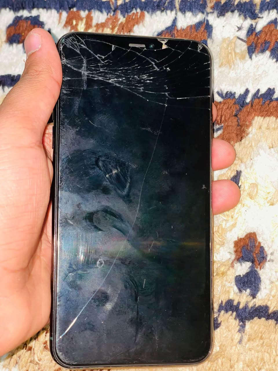 السلام عليكم شباب 11 برو ماكس للبيع ذاكره 256 بطاريه 71 بلادي مبدل شاشه فقط نوعيه كلش زينه بي فطور بل ضهر وبل شاشه مكاني بغداد العبيدي سعره مناسب ***********

نص مكتوب في الصور:
- 85 1:00
- حالة البطارية والشحن
- رسالة مهمة حول البطارية
- حالة بطاريتك متدنية جدا. يمكن أن يبدل أحد مزودي خدمة Apple المعتمده البطارية لاستعادة الأداء والطاقة القصويين.
- العثور على خيارات الخدمة...
- الحد الأقصى للقدرة
- 71%
- هذا قياس لقدرة البطارية مقارنة بقدرتها عندما كانت جديدة. قد تتسبب القدرة المنخفضة بتقليل ساعات الاستخدام بين عملية الشحن والأخرى.
- أقصى قدرة للأداء
- ستساعد الأنظمة المضمنة في النظام والمكونات في تخفيف آثار الأداء التي قد تلاحظها أثناء التقدم الكيميائي في عمر بطارية
- .iPhone
- شحن البطارية المحسن
- للحد من استنزاف عمر البطارية يتعلم الـ iPhone من عادات الشحن اليومية، بحيث ينتظر ولا يتجاوز 80% حتى يحين موعد حاجتك إلى استخدامه.