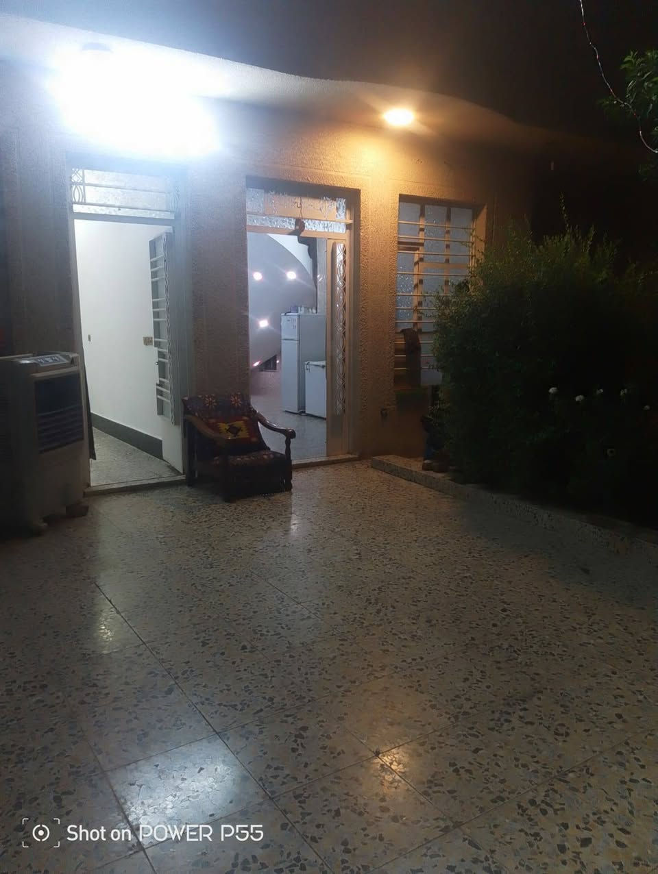 بيت للبيع  200 متر البناء غرفتين استقبال مطبخ صحيات دخليه  خارجيه بي كراج حوش جبير   البيت صب مسلح كاشي البيت كله كاشي  طابوك بناء جديد  البيت مطلوب اسكان 35 مليون السعر 90 بي مجال طابو صرف عنوان بغداد الشعله  بناء 2023 بناء حديث رقم القطعه 4253 ***********

نص مكتوب في الصور:
- Shot on POWER P55