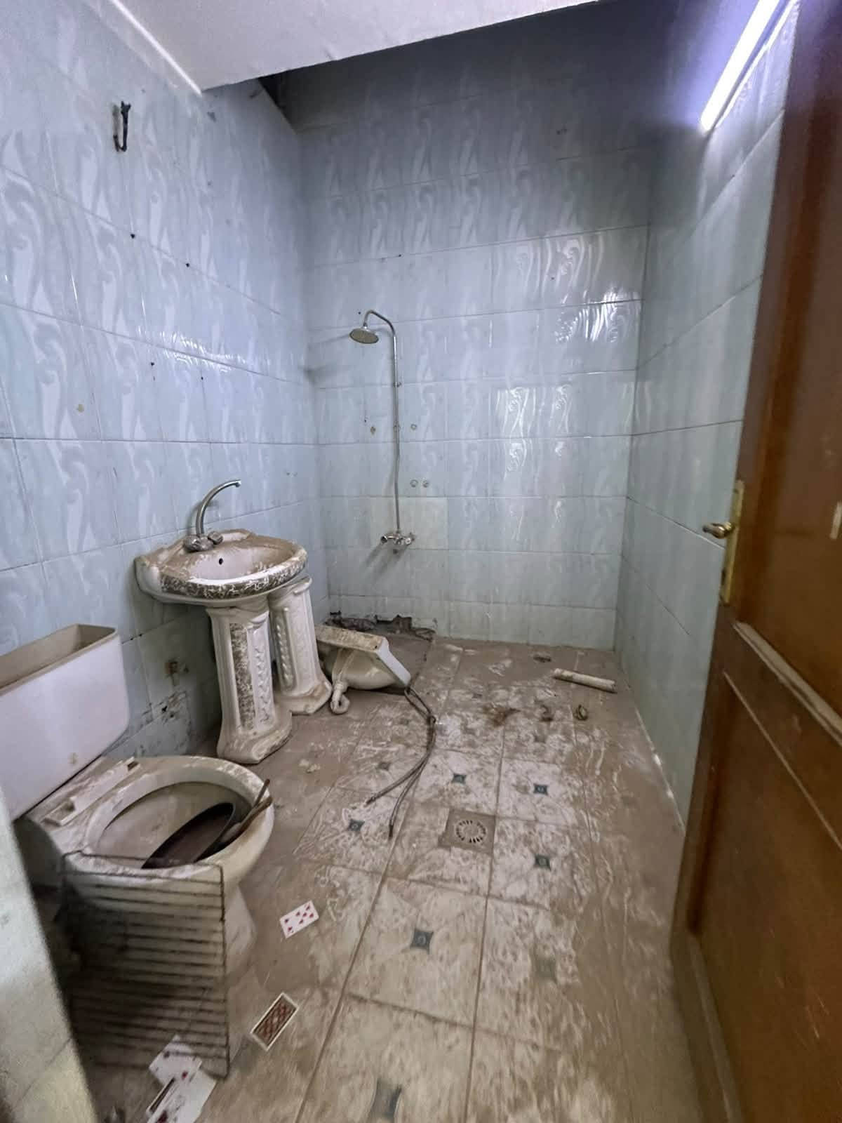 🏡 للإيجار في السيدية 🏡
✨ عقار سكني بمساحة 320م²

✨ نظيف جداً وموقع مميز

يتكون العقار من:

🔹 5 غرف نوم

🔹 مطبخ

🔹 صالة وهول

🔹 3 خدمات صحية

🔹 كراج

🔹 حديقة 🌿

للاسـتفسـار الاتـصال علـى الارقـام التـاليه  او زيـاره مكـتب عبدالله الرفيـعي السيـديه_شارع الضـباط_ مقابل مجـمع لحـوم جويـلي 

#مكتب-عبدالله-الرفيعي

***********

***********

***********

━━━━━━━━━━━━━━━

#بيت #عقارات #منزل #بيع #وساطة_عقارية

#شركة #سيدية #بغداد #عراق

#عقارات_السيدية

#عقارات_الكرخ #ايجار_تجاري

#بنايات_سكنية

#عقارات_القادسية #عقارات_اليرموك #عقارات_المنصور

#عقارات_الحارثية #عقارات_الكاظمية #عقارات_الاعظمية

#عقارات_العطيفية #عقارات_حي_الجامعة
