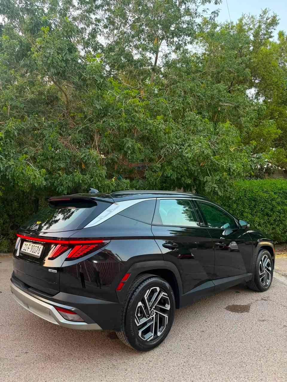 2025 Tucson limited 
توسان لمتد ❗️اعلى مواصفات❗️ ام الداتا شو لون أسود داخل أسود
 وارد امريكي 
رقم بغداد 
ضرر خلفي بسيط  جداً جداً قبق الجنطه مبدل لون 
و فقط ربع الجاملغ الخلفي صبغ
باقي السيارة كفالة عامة 
‼️بدون ايرباك بدون ايرباك ‼️
السيارة جديدة ودخول جديد واخت الزيرو بعدها 
❗️ماشية 8 الف ميل ❗️
1- محرك 2500 بانزين 
2- بانوراما 
3-اربع كامرات امامي وخلفية وجانبية بالمرايات 
4- حساسات امامية وخلفية ١٢ حساس
5- رادار امامي وجانبي وخلفي نقط عمياء 
6-تتقدم وترجع بالبصمة 
7- كشنات جلد ابيض وكهرباء الاماميات 
8- تبريد وتدفئة كشنات امامية وستيرن تدفئة وكشنات خلفية تدفئة 
9- كير تعليك و شفتات ستيرن 
10-خزن كشنات
11-لايتات عدسات تختلف عن العادي
12- صندوق كهرباء ومن تقترب منة يفتح  
13- داتا شو تعرض على الجامة الامامية 
14- سستم صوت Bose مع دمام بالصندوق
15-اوتو هولد
16- مساعدة النزول من المنحدرات 
17-شاحن تلبفون واير ليس 
18-حساس قراءة العين 
19-الوان داخلية تتغير ١٠ الوان بيها 
20- انارة داخلية led 
21-شحن تايب سي 
22- ويل كب حجم ١٩ 
23- شاشة كبيرة ابل كار بلي واندرويد اوتو 
السيارة جديدة وعليها نانو ومابيها اي نقص 
مكان السيارة بغداد 
السعر 223$ وبيها مجال 
***********
