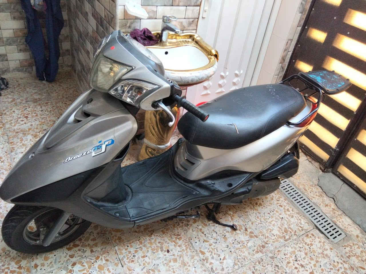 دراجة بغبغاءنوزل مكفولة رمبة
زيرو والله العضيم جديدة 
كلشي ما مبدل بيهة والله 
جديدة صالي ٤ايام من جبتهة 
سعرهة /مليون وربع
رقم الهاتف ***********
بي وات ساب
