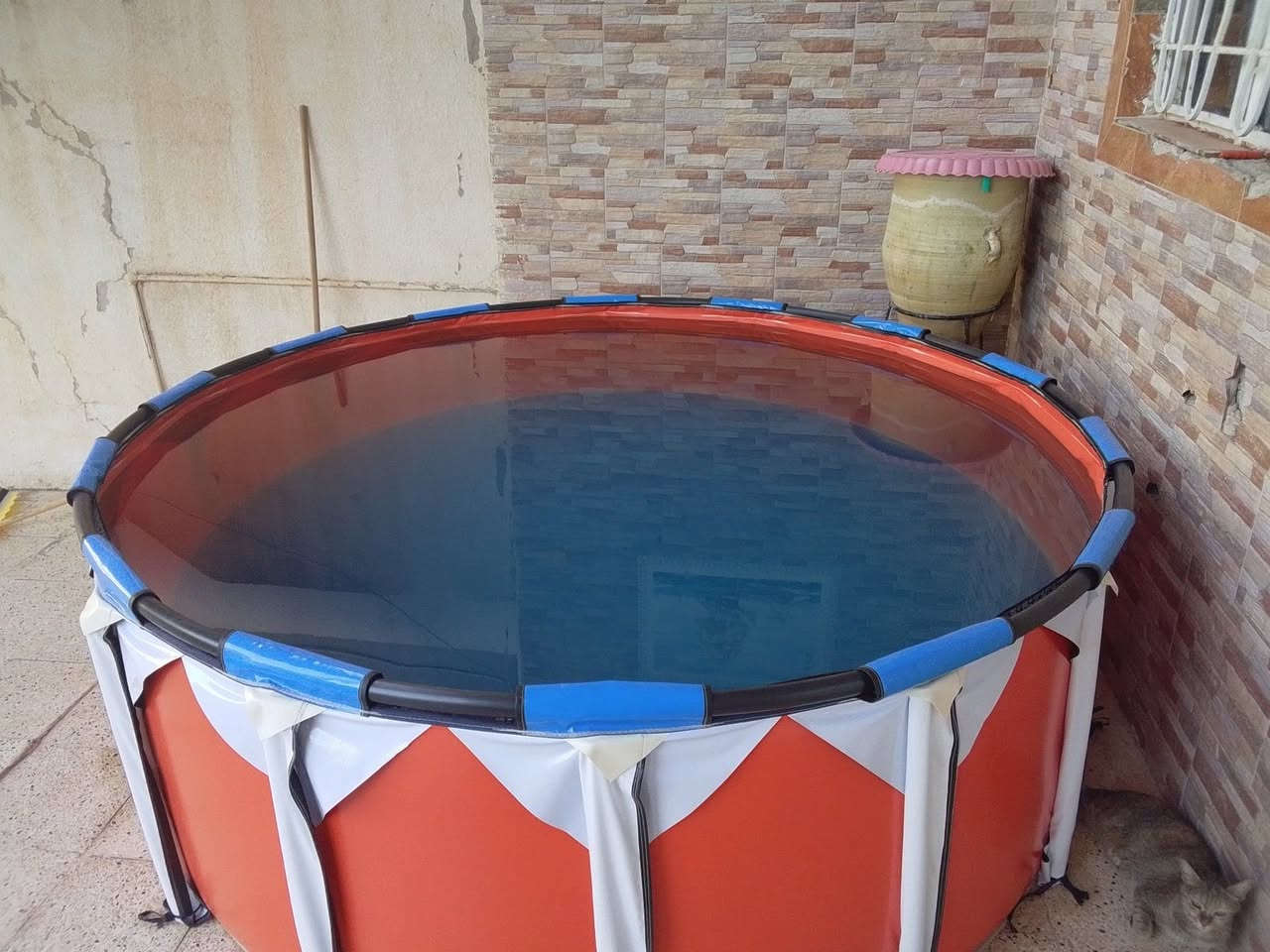 مسبح كبير جدا عرض مترين نضيف حيل للستفسار خاص او الاتصال على الرقم ***********
