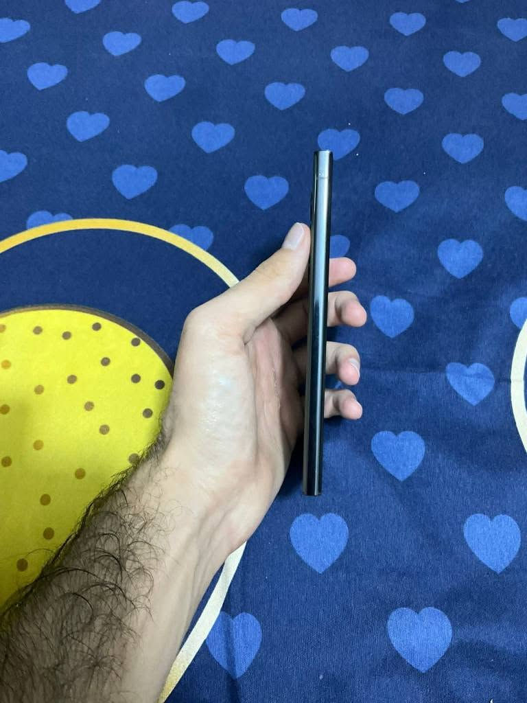 سامسونك s23 ultra. للبيع او مراوس
اللون زيتوني خطين عربي شرق اوسط عربي 
الذاكرة 512 العشوائية 12 نظافه 99% فول نظافه مكفول
بطارية 5000 🔋تنسه الشحن شرط
جهاز نظيف وكالة وطني فقط الظهر مبدل وكاله
السعر 750 مكاني كربلاء 
هاتف *********** كربلاء, العراق

