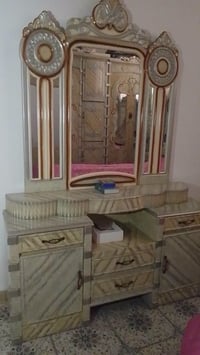 غرفة نوم • للبيع • غرفه اخشاب