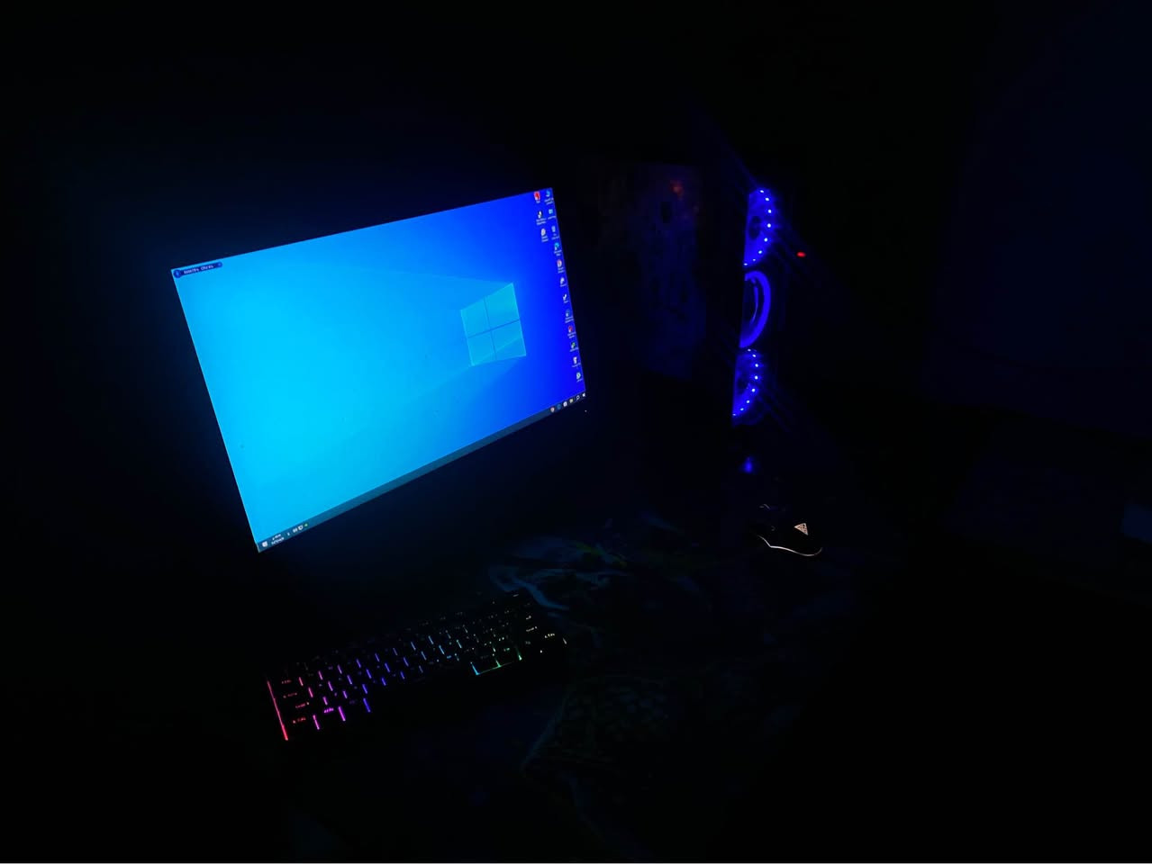 السلام عليكم 
 
كمبيوتر العاب للبيع 

PC gaming 
المعالج 
• CPU: Intel® Core™ i5-9400F (9th Gen, 6 Cores / 6 
Threads, Up to 4.10 GHz)
كرت الشاشة
• GPU: ASUS GeForce RTX 3050 OC X2 6GB GDDR6
• RAM: 16GB DDR4
تخزين 

• System Drive: 128GB SATA SSD (Windows)
• Storage Drive: 1TB Lexar SATA SSD (Games, Programs & Files)
مذربورد 
• Motherboard: ASUS PRIME H310M-C R2.0 (Supports M.2 NVMe SSD)

الطاقة 
• Power Supply: 550W PSU

الكيس 
• Case: RGB Gaming Case
الشاشة 

• Monitor: Acer 24" Full HD (1920×1080) 75Hz  

السعر 675 
مكاني بصرة شط العرب 
رقم التلفون *********** البصرة, العراق
