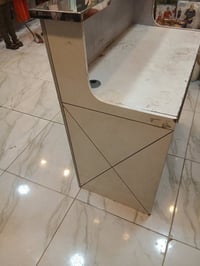 ميز للبيع العنوان بغداد الاستفسار على هذا الرقم ٠٧٧٠٦١٠٢١٩٩