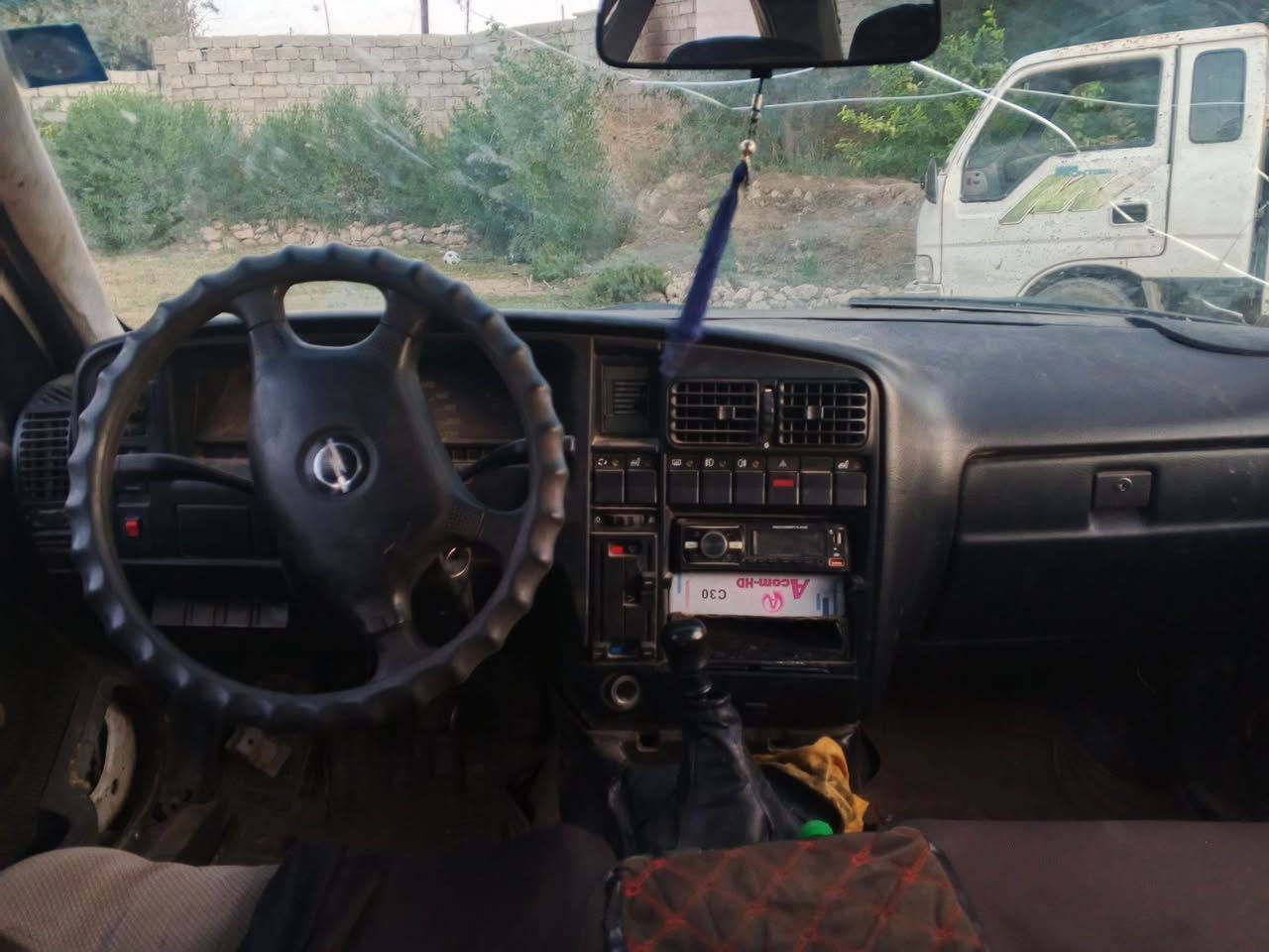 السلام عليكم اوميكا موديل 91سنويه تنتهي لو2030 كاربون بانزين كير شرط و محرك بي صرف السعر 15و بيه مجال***********والتواصل عل رقم
